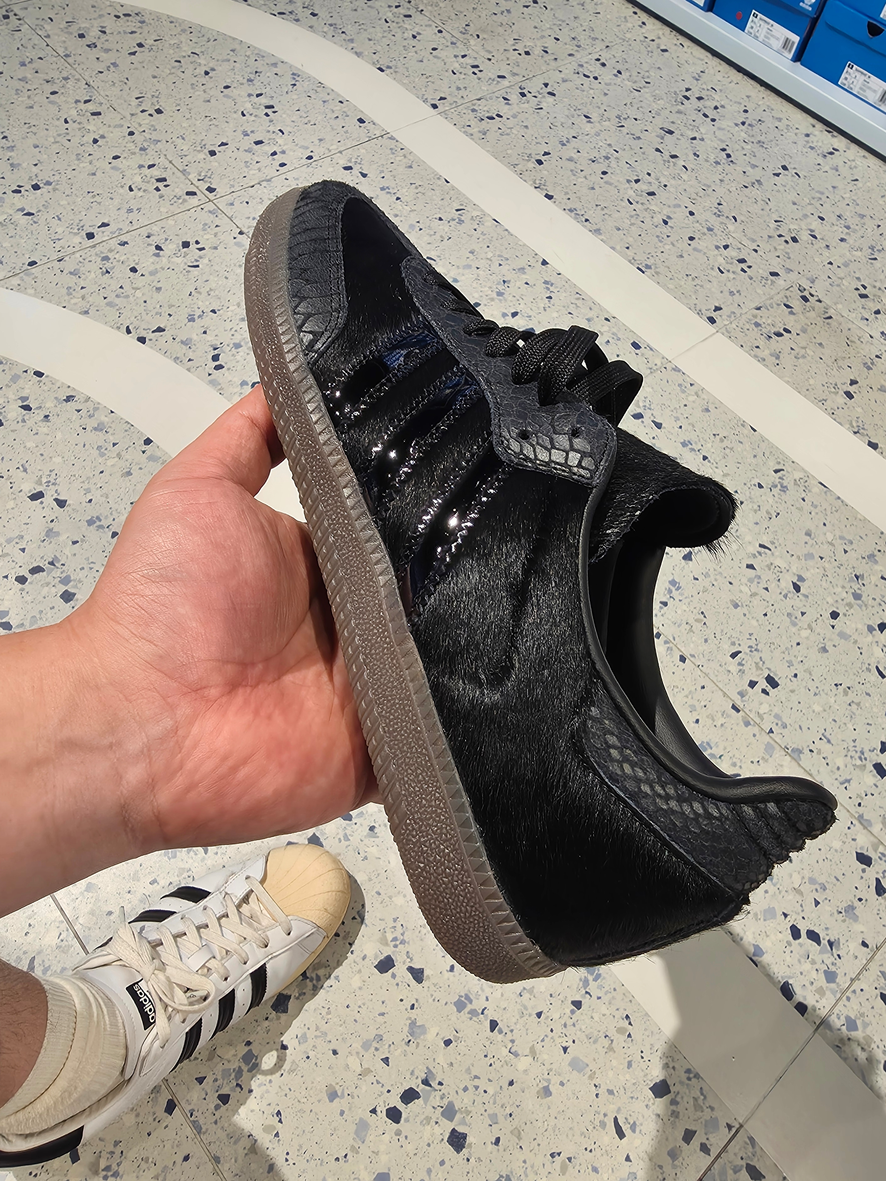 Adidas x Taegeukdang Superstar White Black, Adidas Adicolor Classic Firebird Track Top Aurora Black - KR Sizing 착용 스타일 - 4