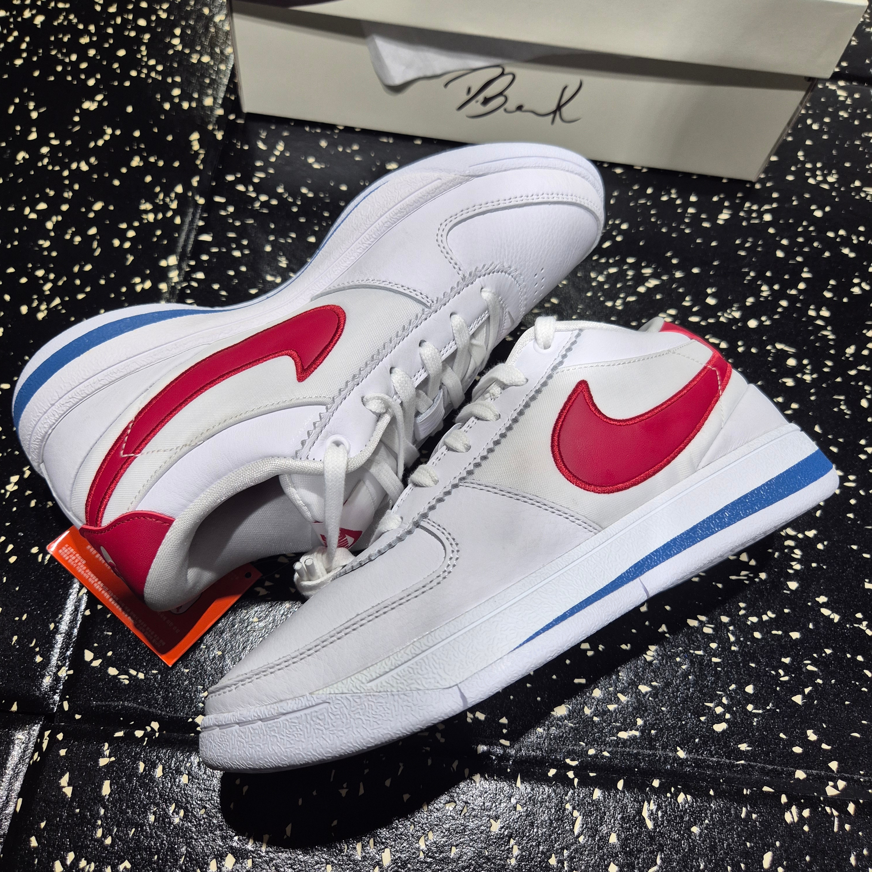 Nike Book 1 EP Forrest Gump 착용 스타일