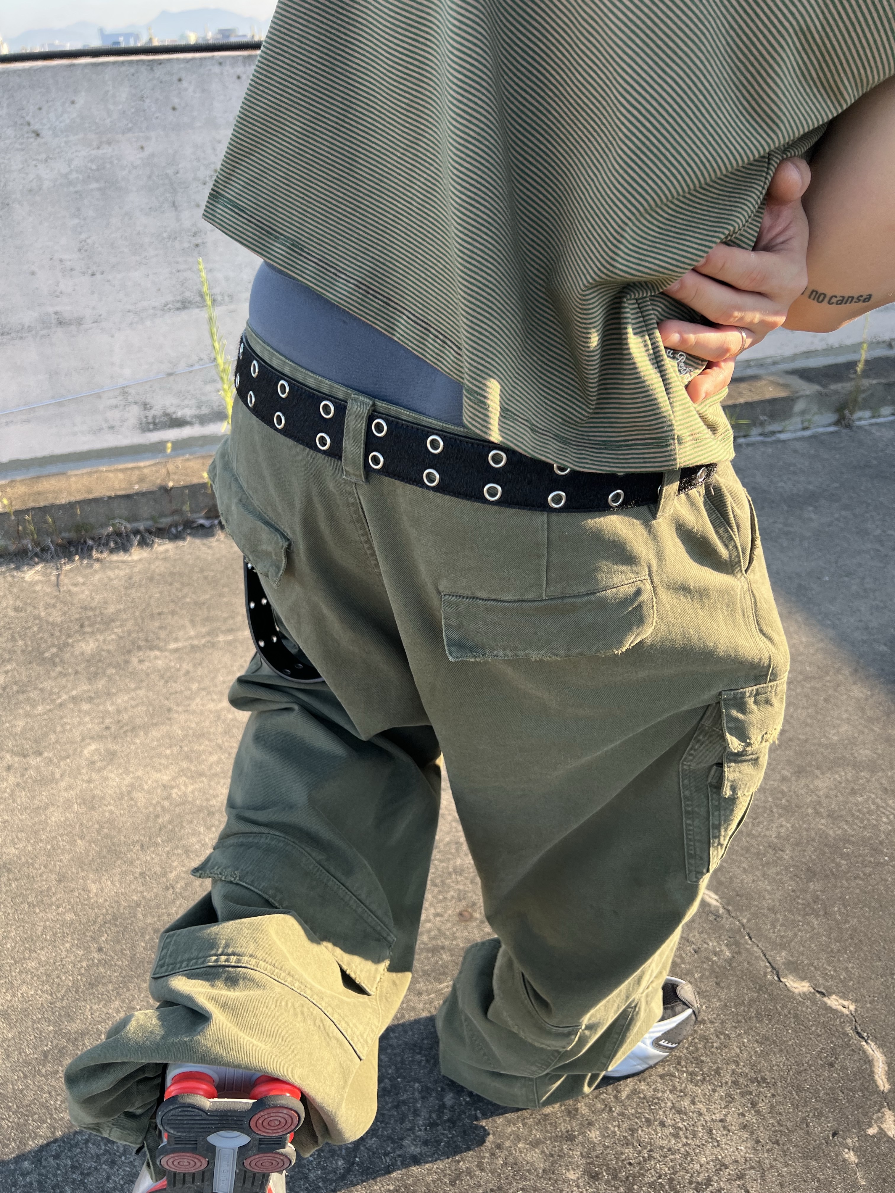 Kamien x MJD Double Hole Belt Black Shearling Calfskin, Nonnod Double Pocket Cargo Pants Vintage Khaki 착용 스타일 - 6