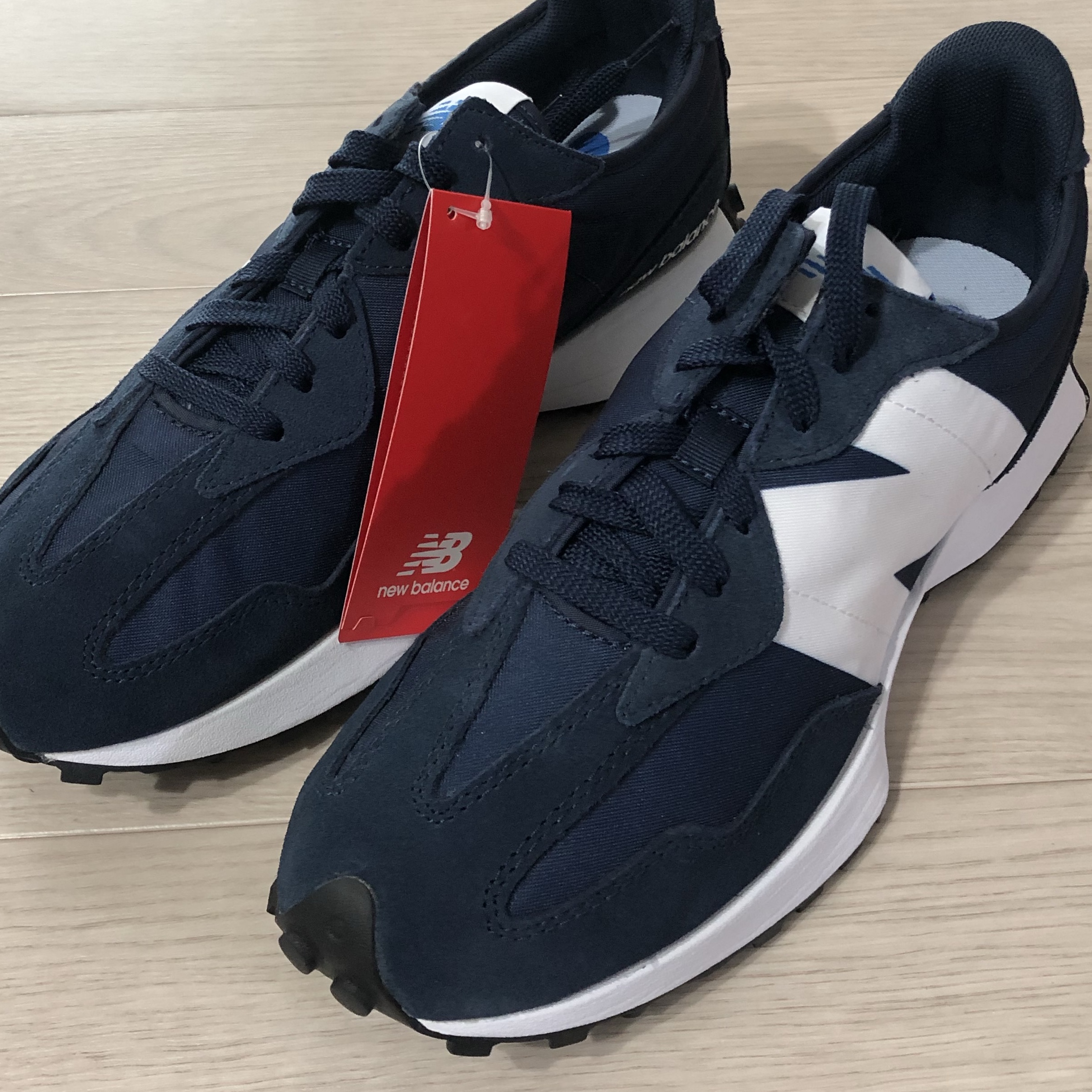 New Balance 327 Navy 착용 스타일