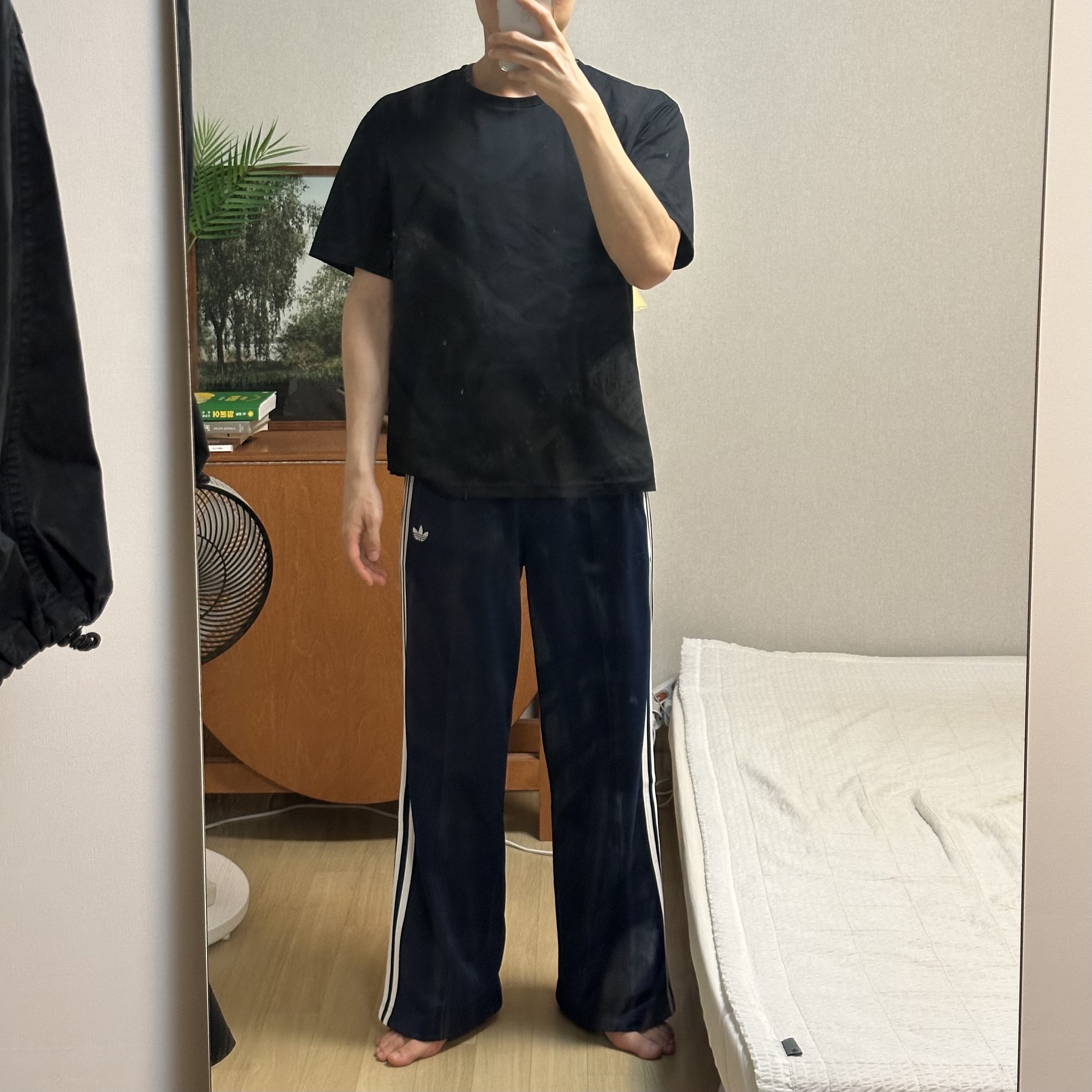 (W) Adidas Originals Firebird Loose Track Pants Night Indigo White - KR Sizing, (W) Adidas Firebird Loose Track Pants Night Indigo Off White - KR Sizing 착용 스타일 - 1