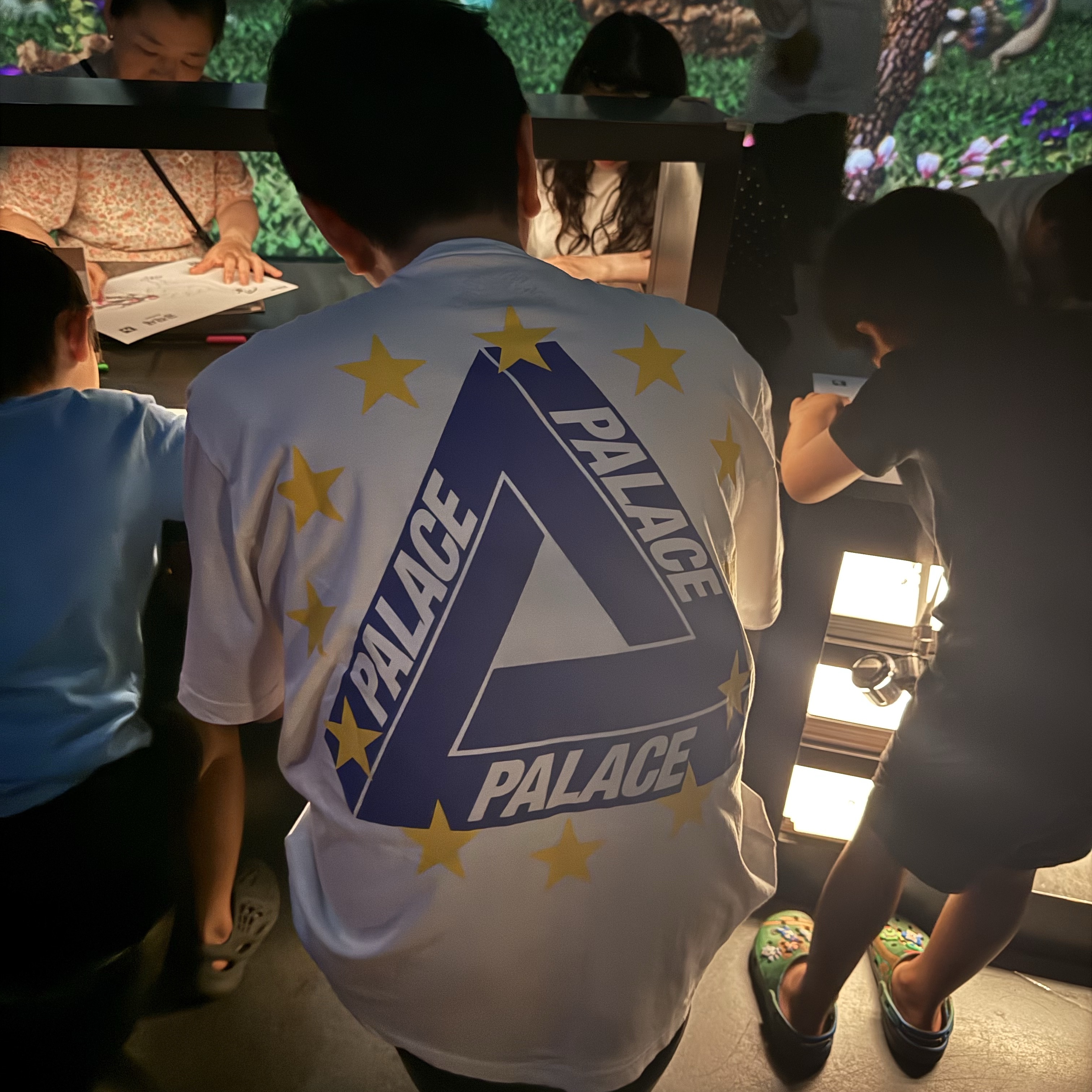 Palace EU Tri T-Shirt White - 25FW 착용 스타일 - 3