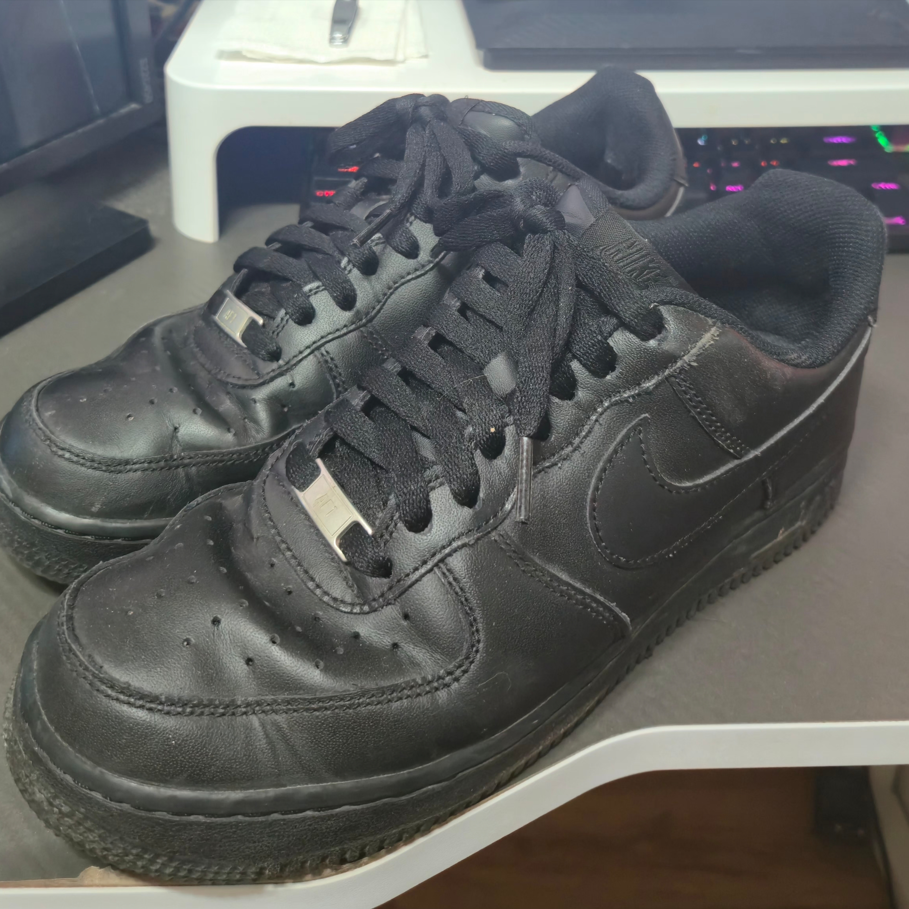 Nike Air Force 1 '07 Low Triple Black 착용 스타일