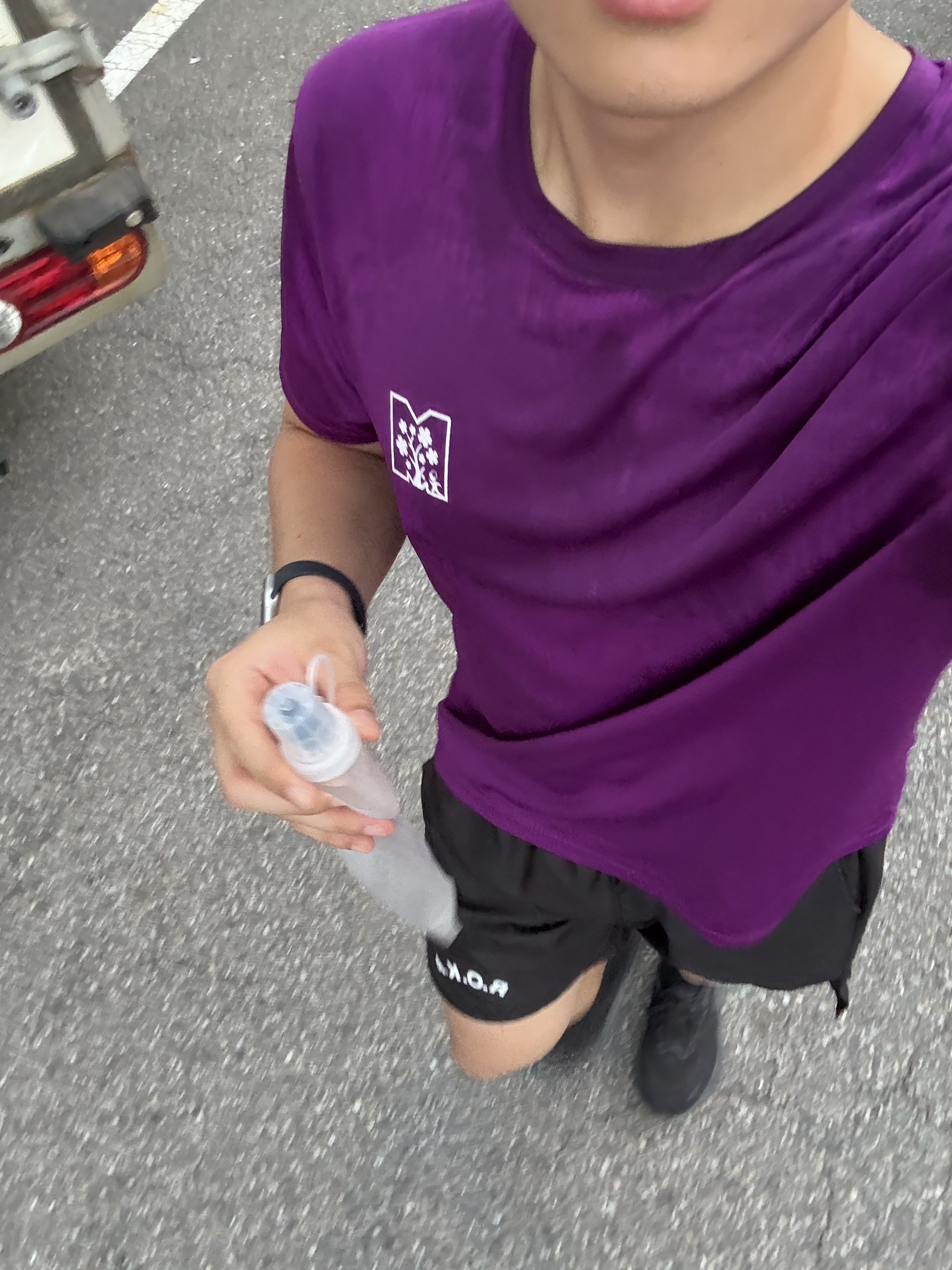 Hoka Arahi 8 Black - Wide, TIME TO RUN Soft Flask W-MX Running Hydration Water Bottle 착용 스타일 - 1