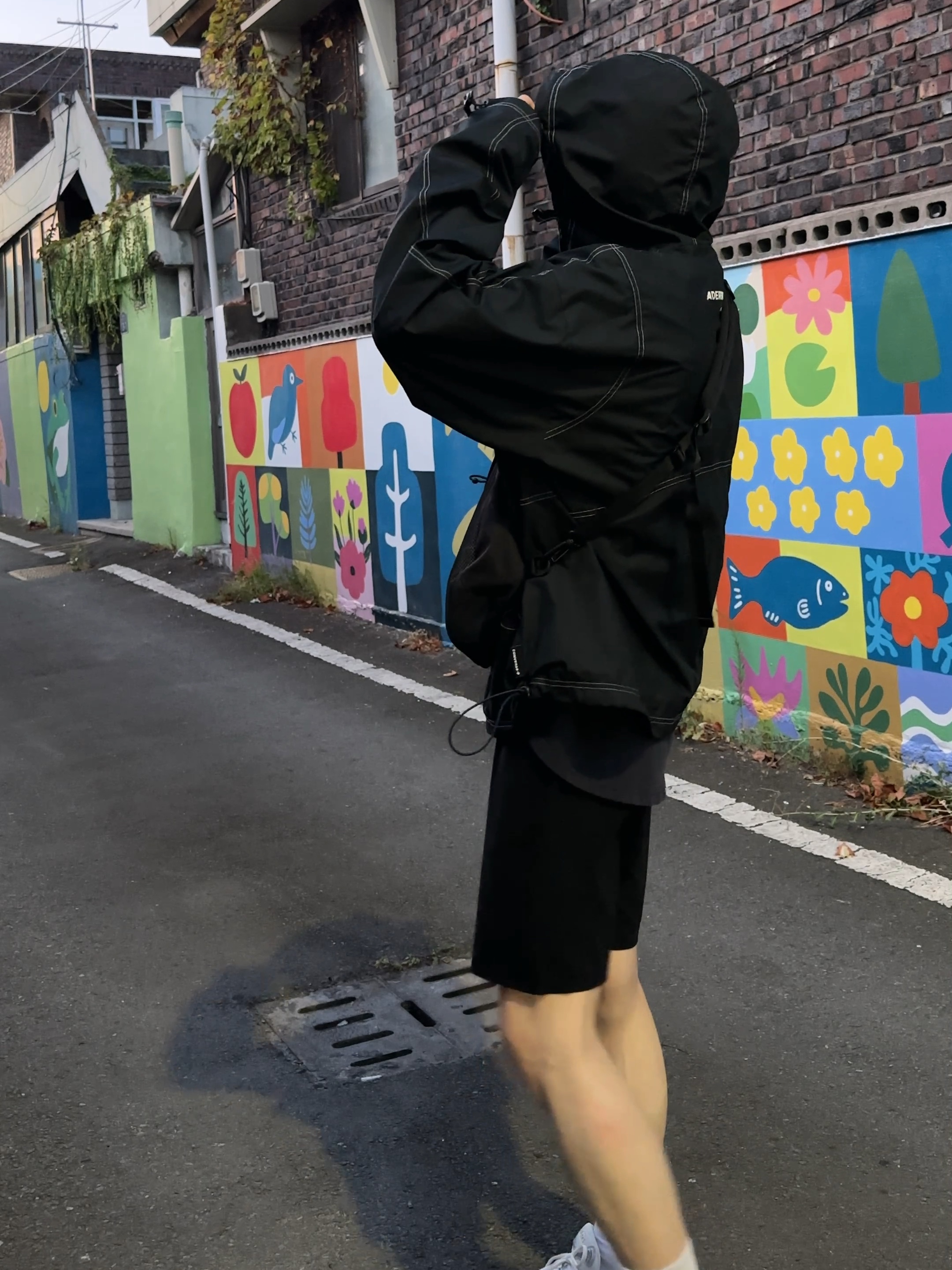 Converse x Ader Error Shapes Light Jacket Converse Black, Asics Gel-Stratus MC Cream Pure Silver 착용 스타일 - 3