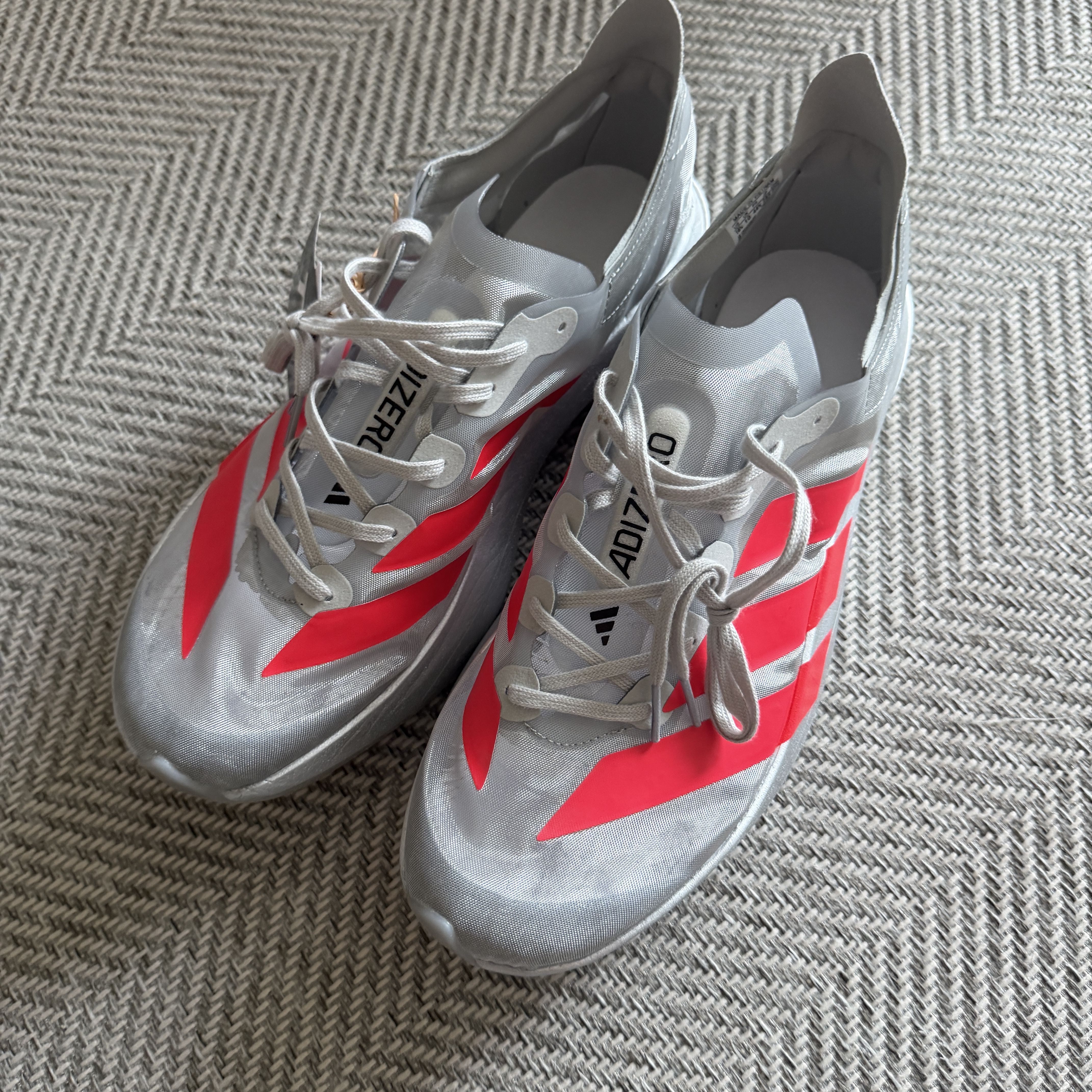Adidas Adizero Adios Pro EVO 2 Silver Metallic Lucid Red 착용 스타일