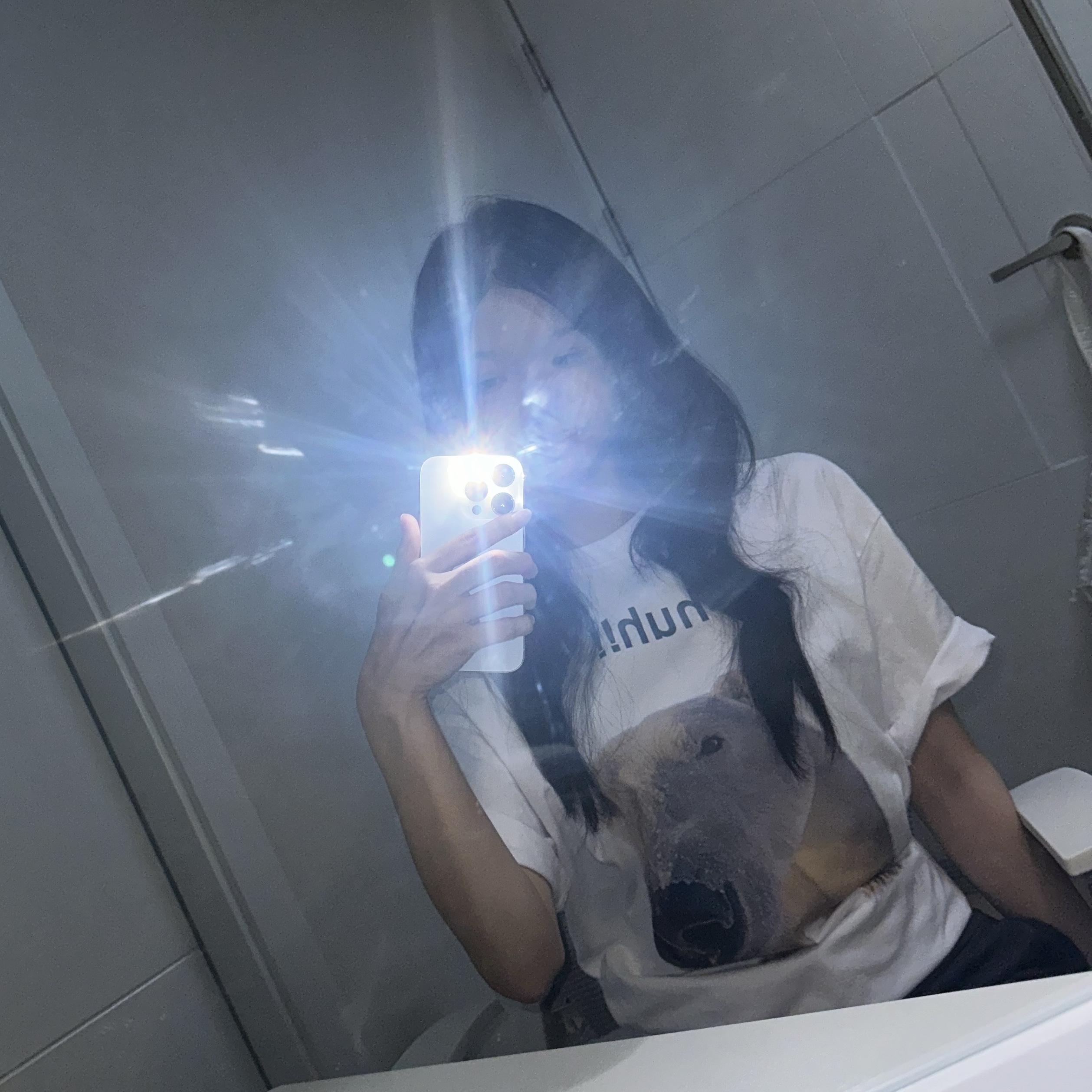 Suade Huh Tee White 착용 스타일 - 3