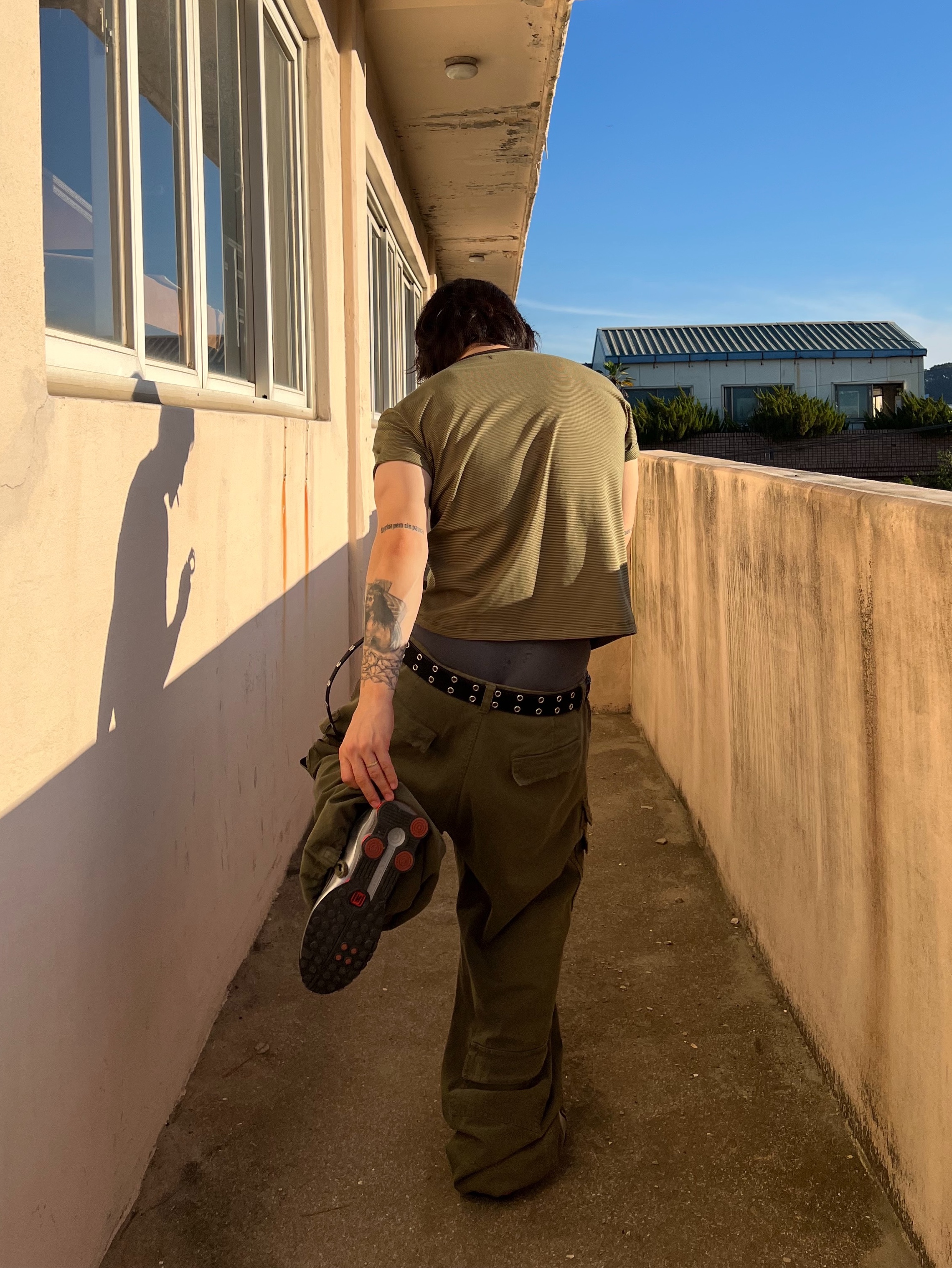 Kamien x MJD Double Hole Belt Black Shearling Calfskin, Nonnod Double Pocket Cargo Pants Vintage Khaki 착용 스타일 - 8