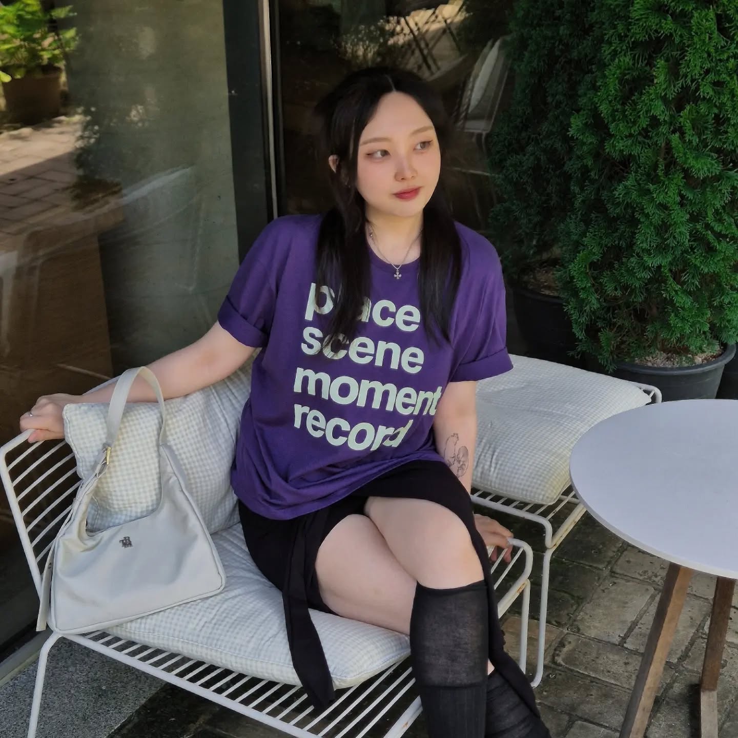 SLOW RECORD HOUSE Archive Typo T-Shirt Purple 착용 스타일
