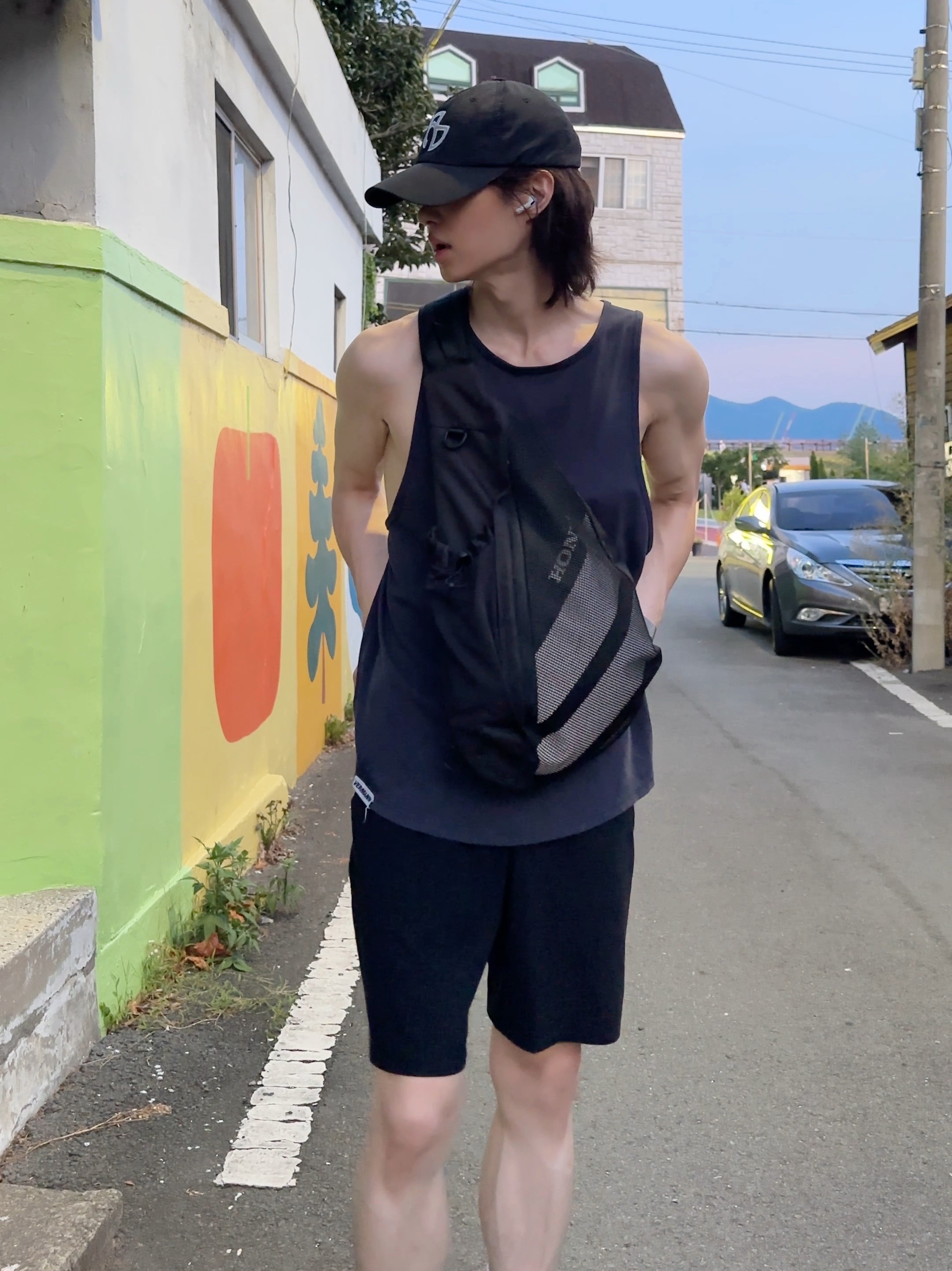 Honda Motorcycle Sling Bag Black, Converse x Ader Error Shapes Light Jacket Converse Black 착용 스타일 - 3