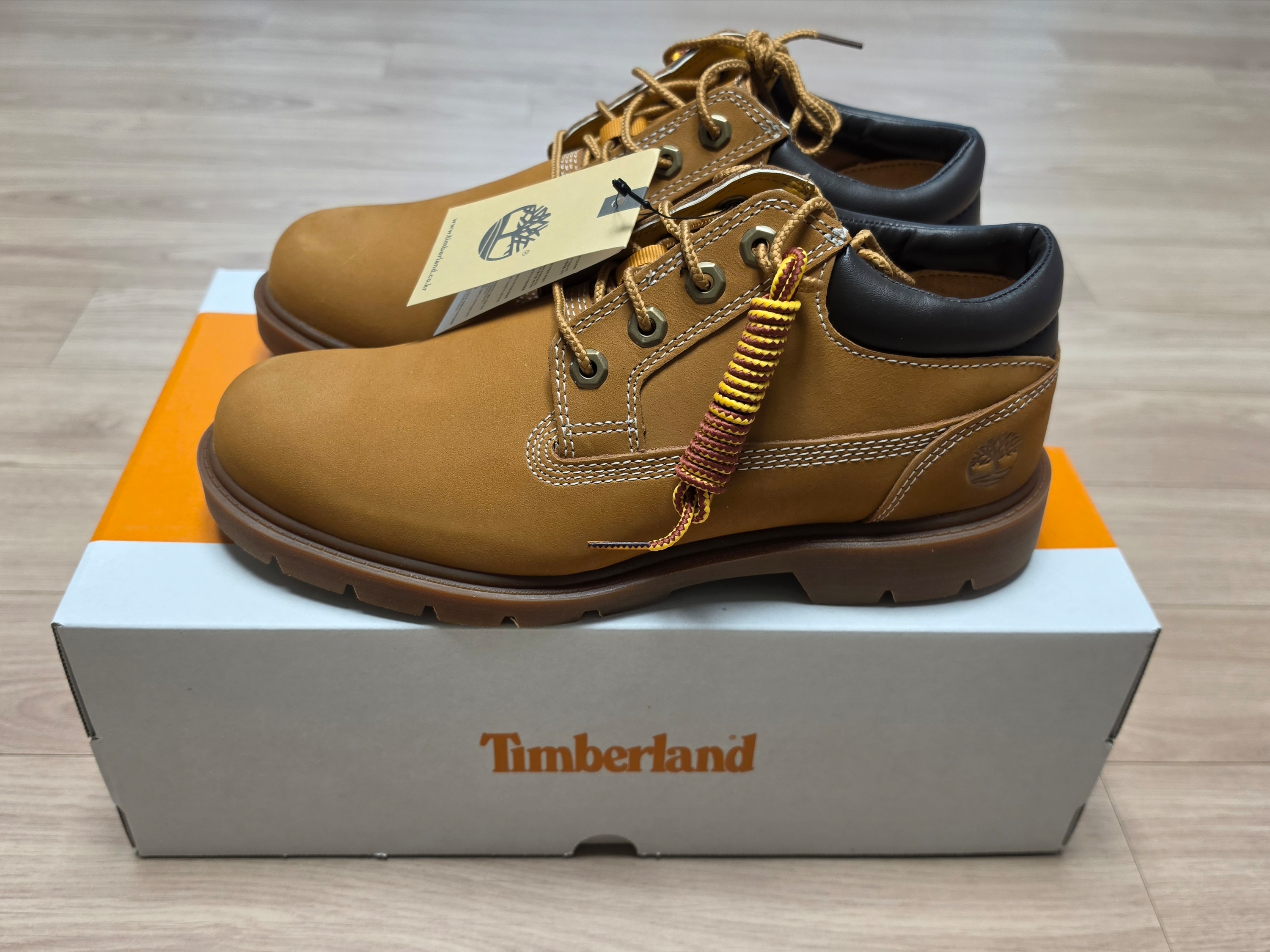 Timberland Classic Waterproof Boots Wheat Brown - Wide 착용 스타일