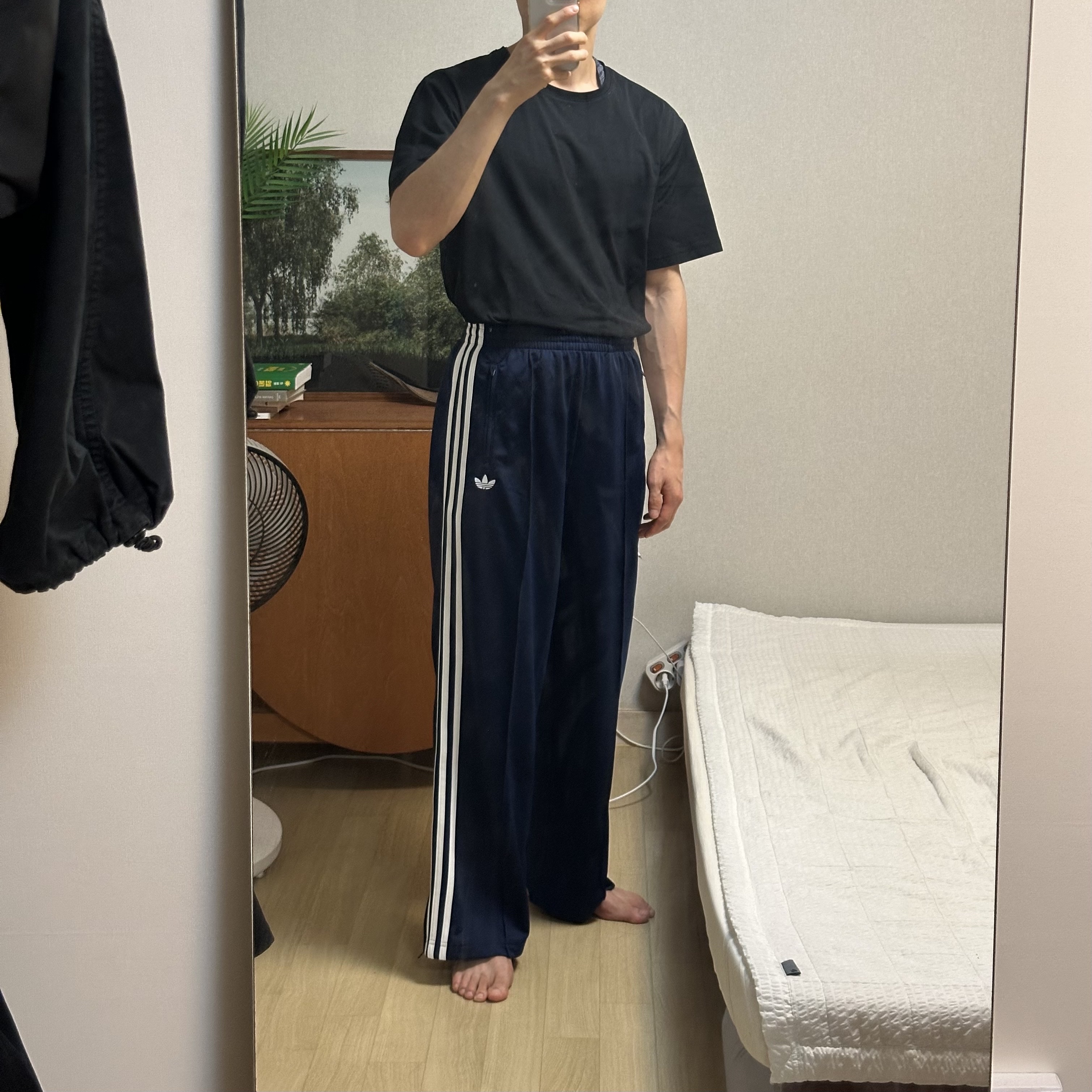 (W) Adidas Originals Firebird Loose Track Pants Night Indigo White - KR Sizing, (W) Adidas Firebird Loose Track Pants Night Indigo Off White - KR Sizing 착용 스타일 - 2