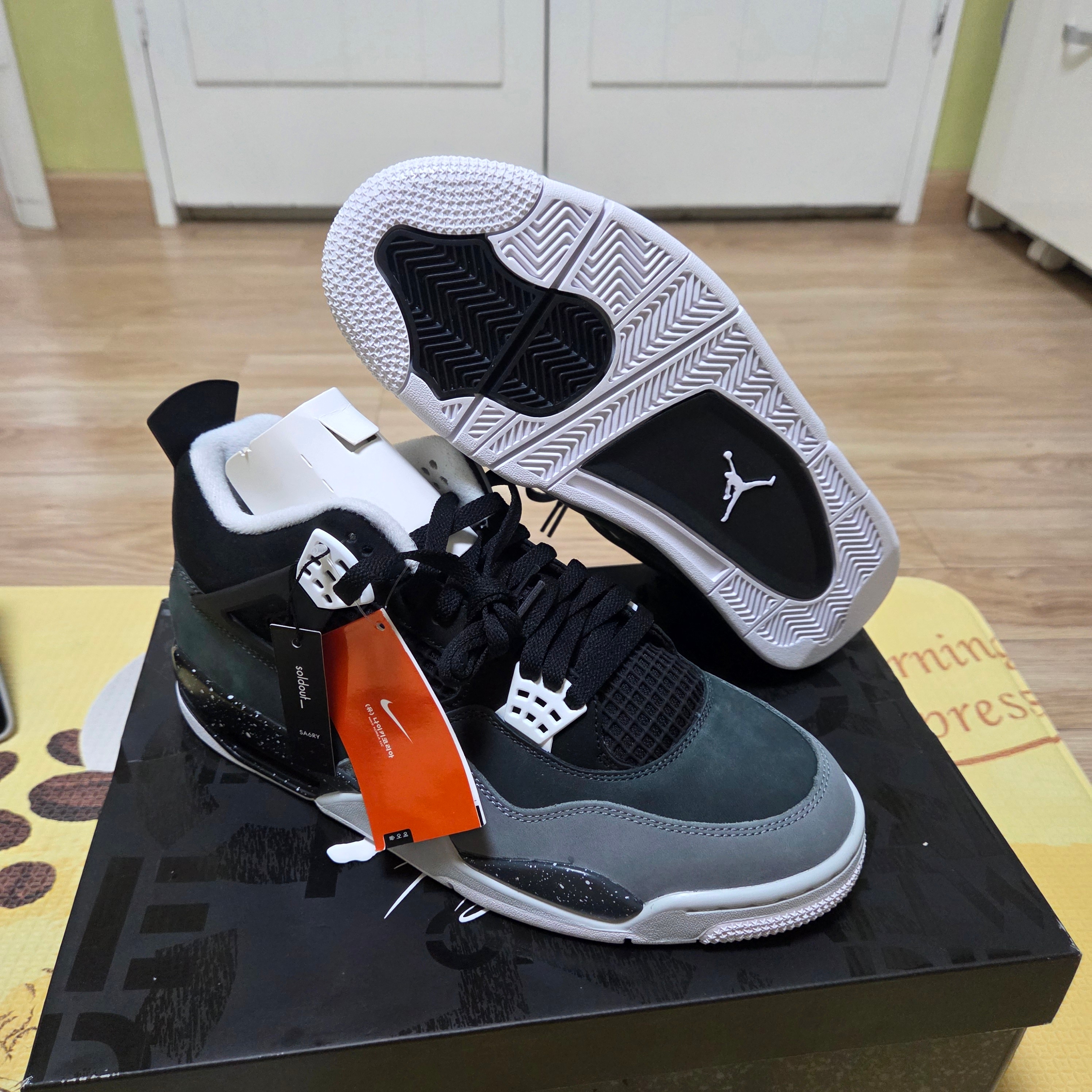 Jordan 4 Retro Fear 2024 착용 스타일 - 1
