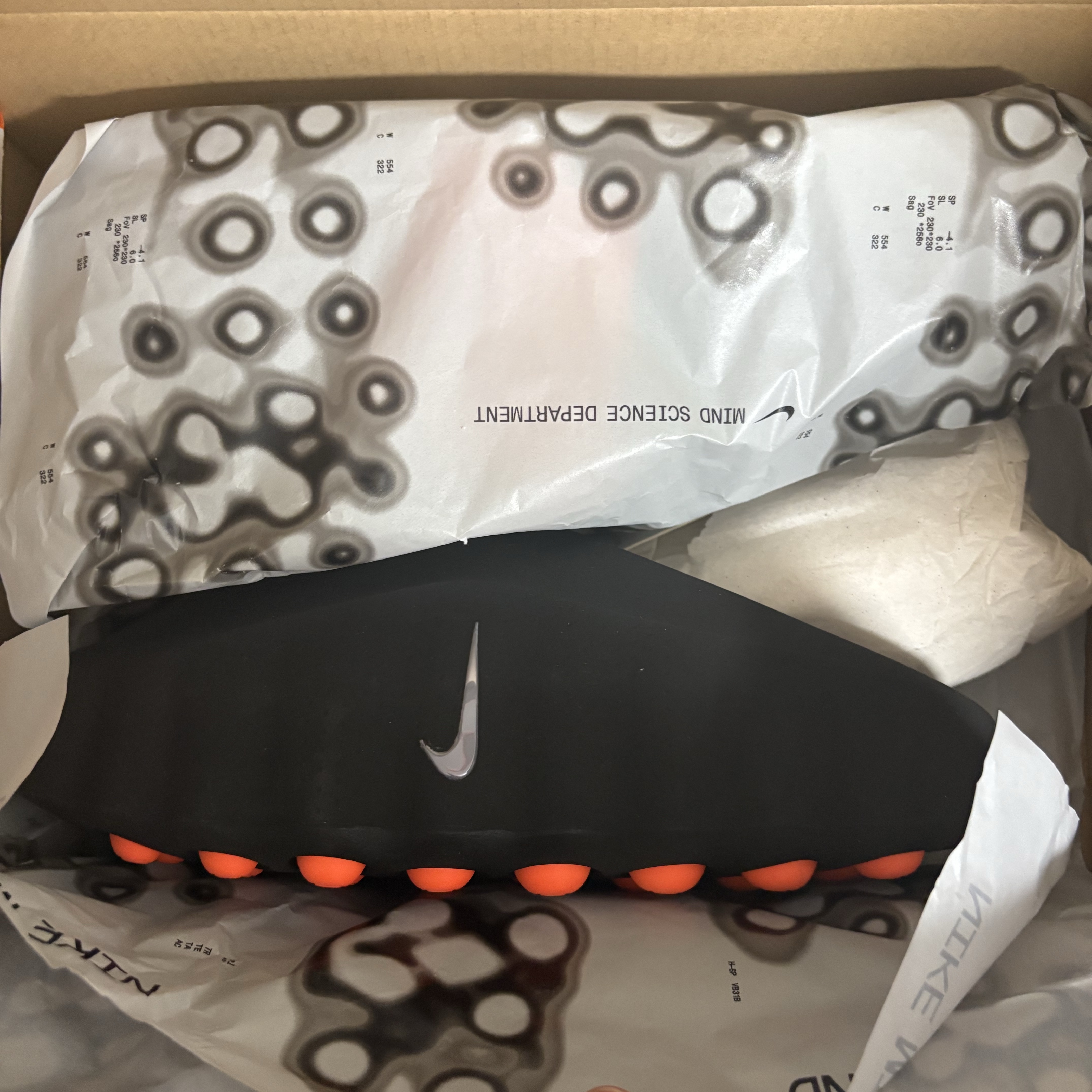 Nike Mind 001 Black Chrome 착용 스타일