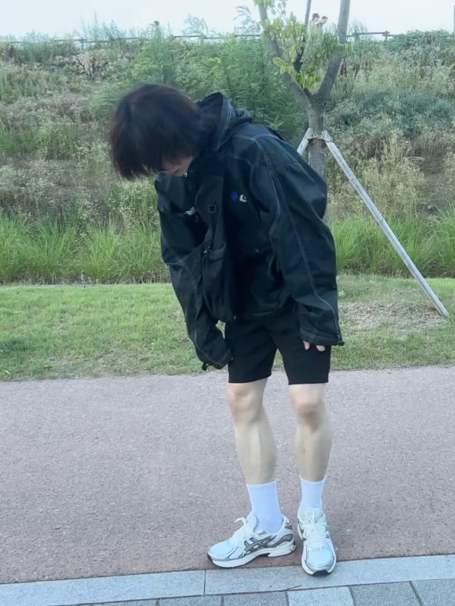 Honda Motorcycle Sling Bag Black, Converse x Ader Error Shapes Light Jacket Converse Black 착용 스타일 - 4