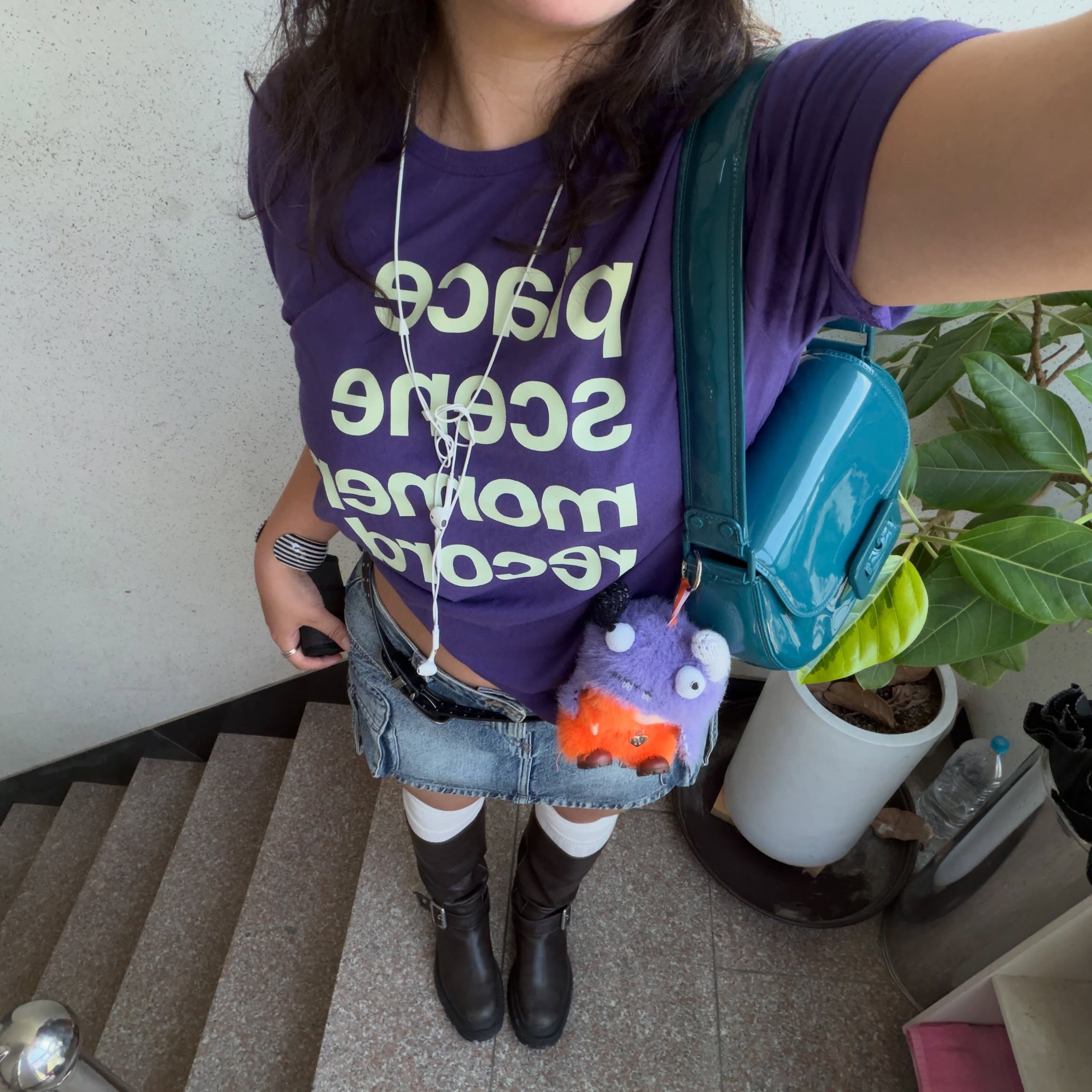 SLOW RECORD HOUSE Archive Typo T-Shirt Purple 착용 스타일 - 1
