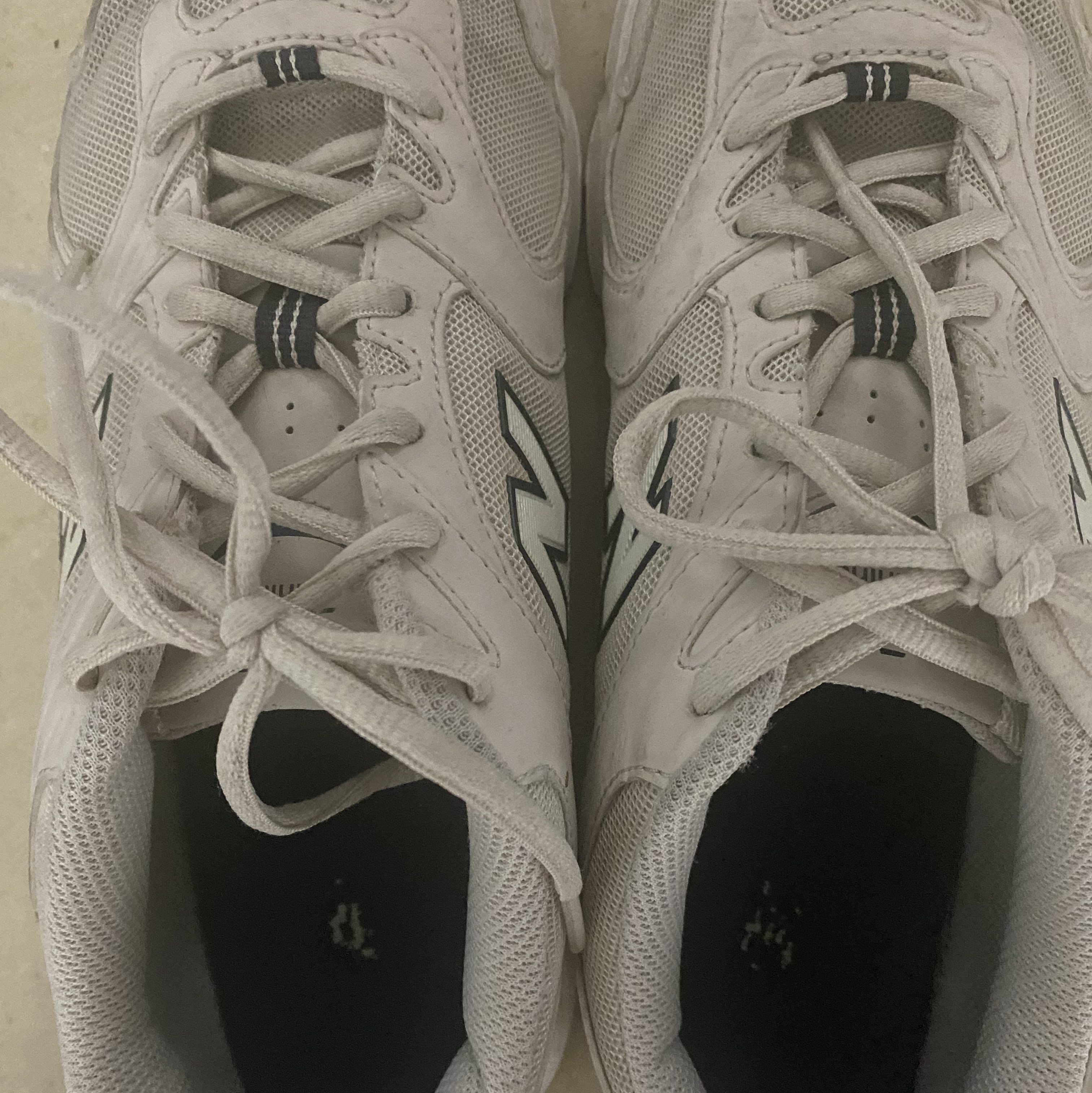 New Balance 530 Ivory 착용 스타일