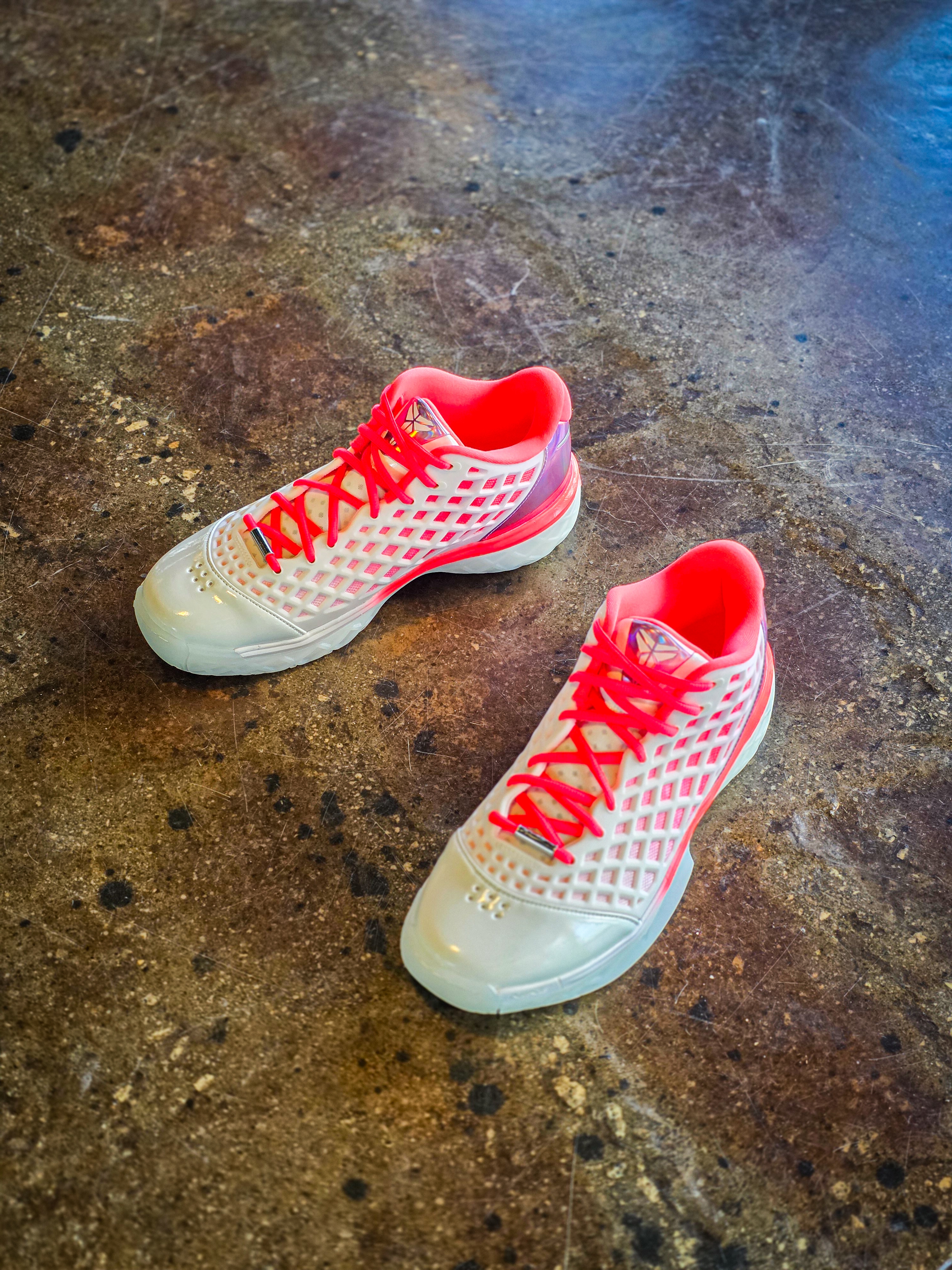 Nike Kobe 3 Low Protro Sail and Hot Punch 착용 스타일 - 6