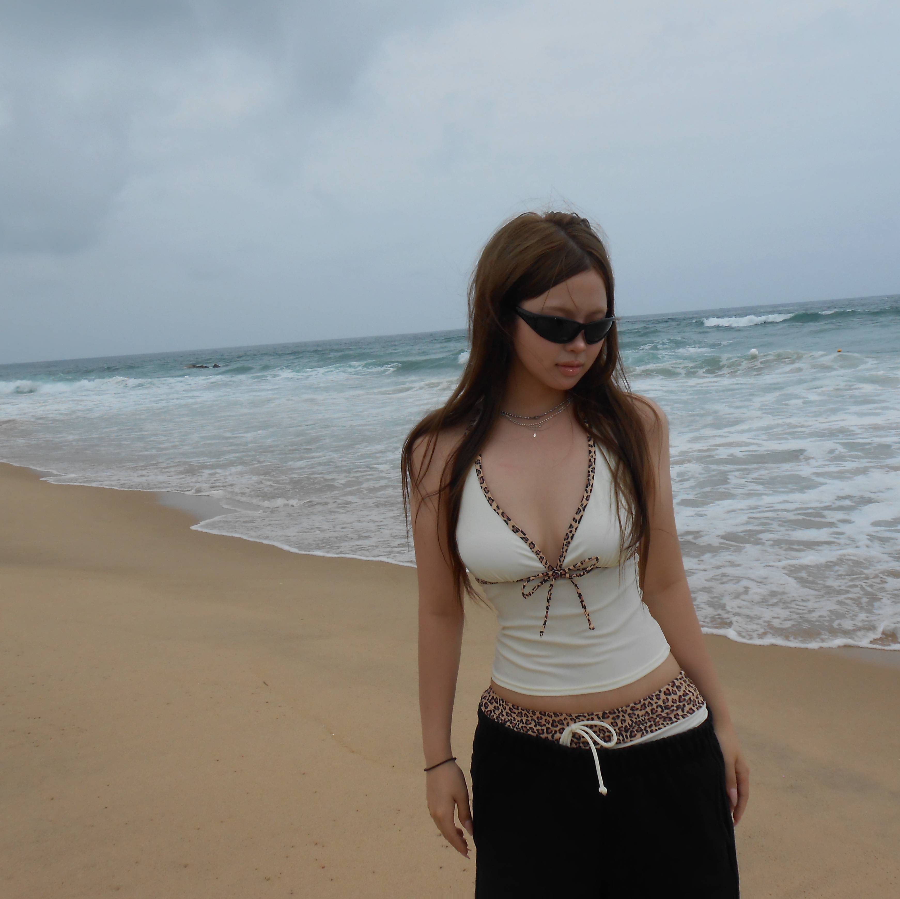 Balenciaga Swift Oval Sunglasses Black 착용 스타일 - 3