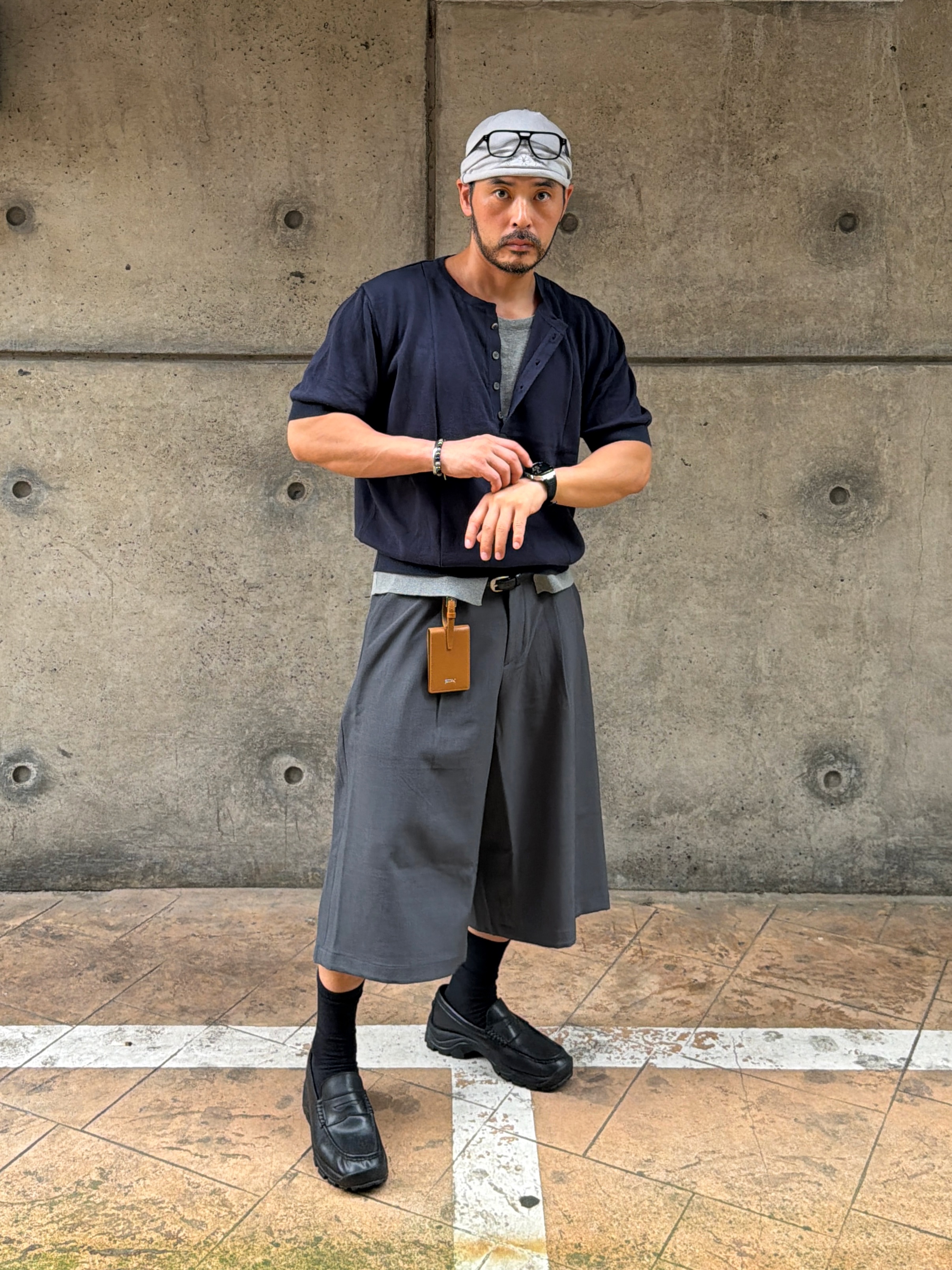 Yase Crush Horsehide Derby Black 착용 스타일 - 2