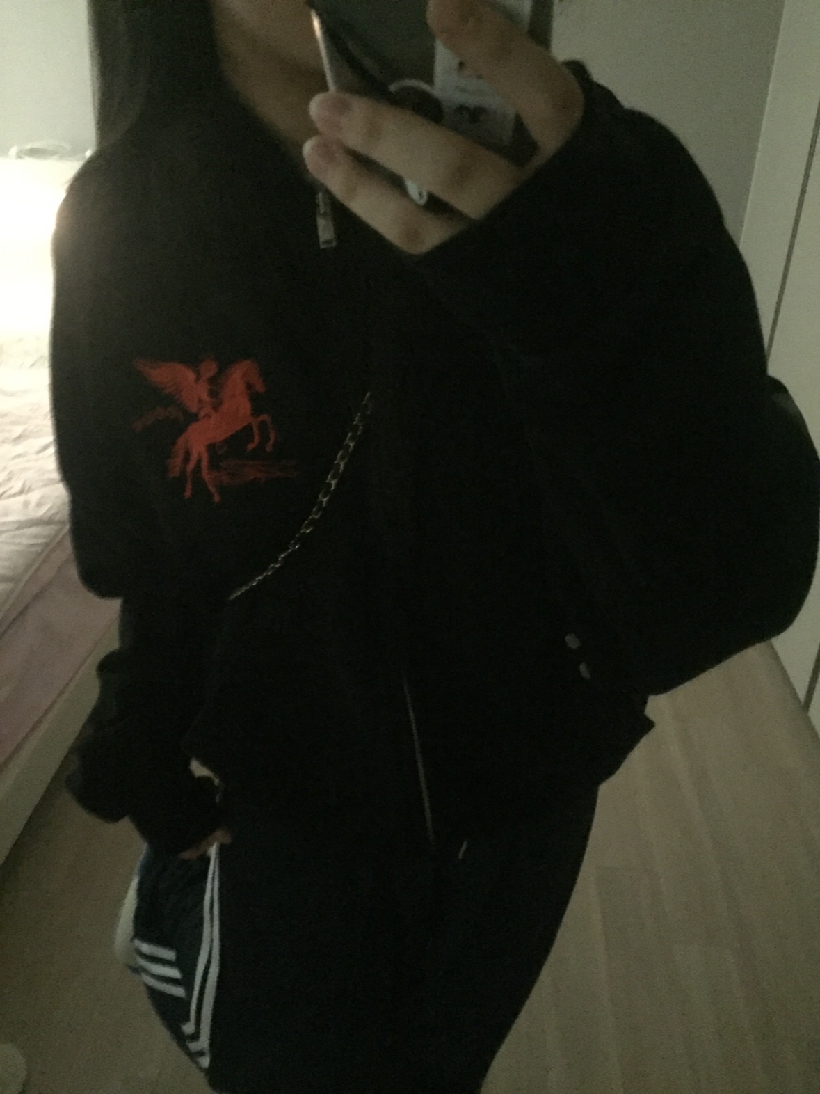 [트리플적립] PACOSPLY Falling Angel Zip Up Hoodie Black 착용 스타일 - 1
