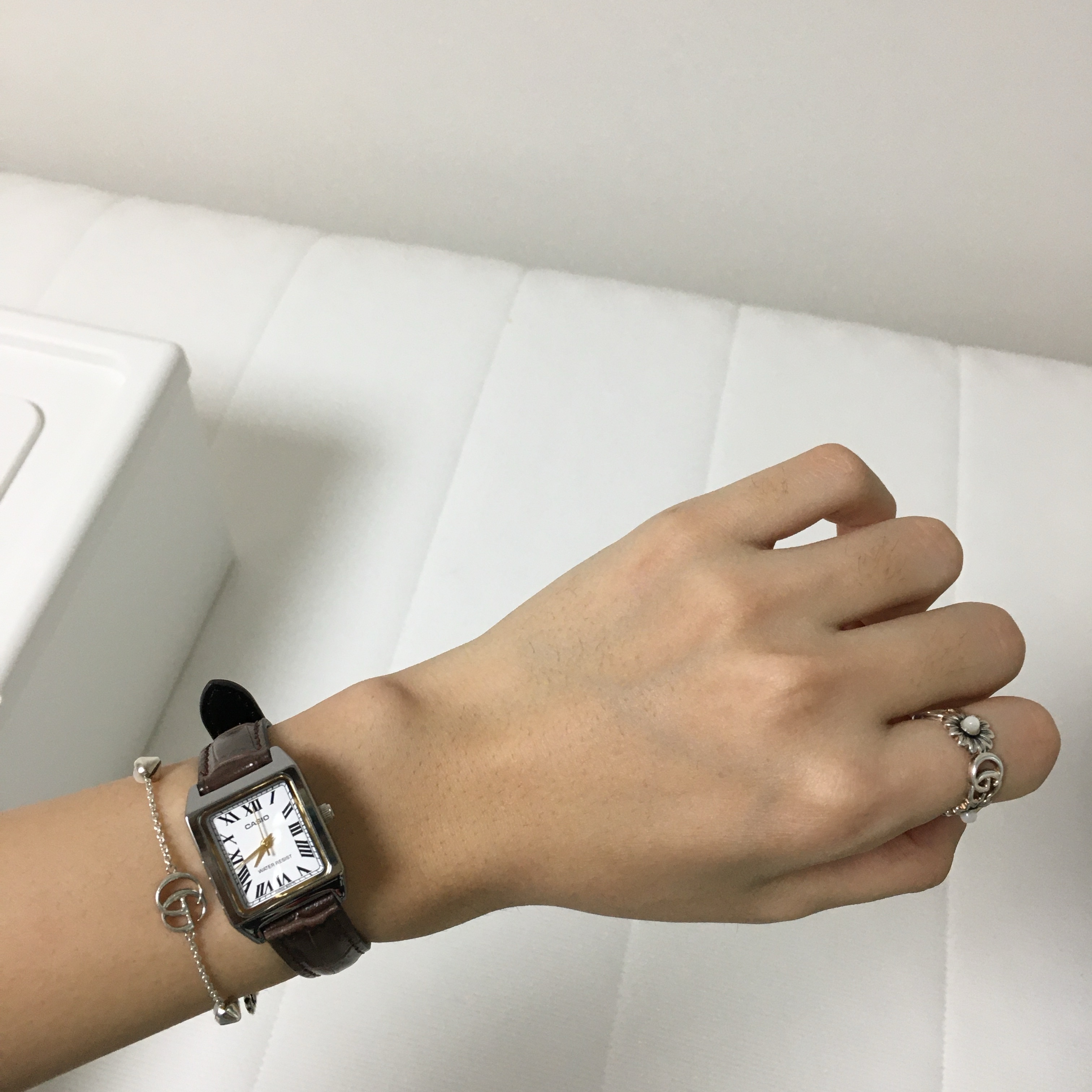 Casio LTP-V007L-7B2, Vivienne Westwood Medal VV019BK 착용 스타일 - 5