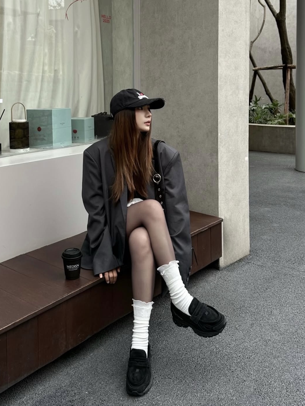 New Balance 1906L Black Black Cement 착용 스타일 - 1