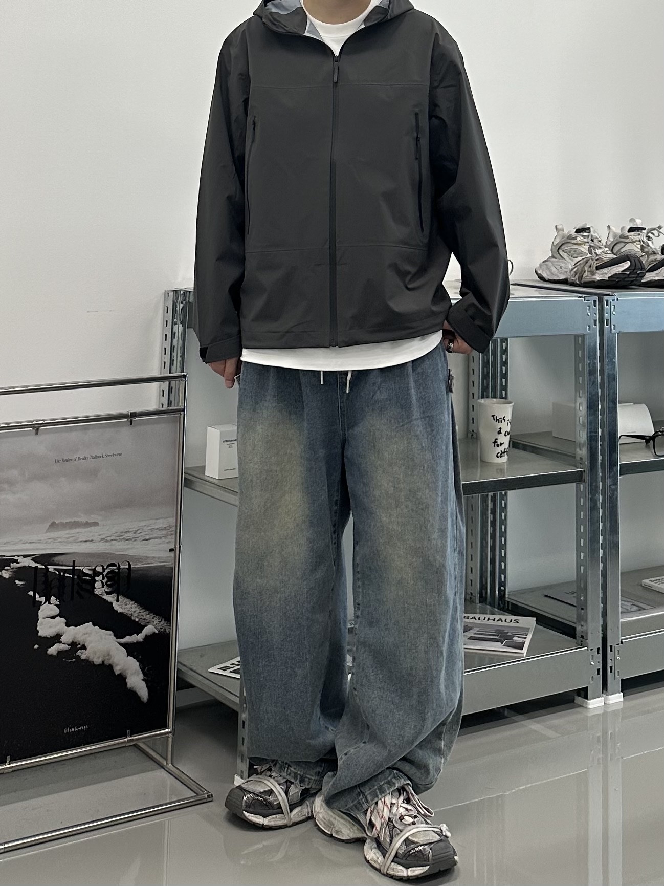 Balenciaga 3XL Sneakers Grey White Red 착용 스타일 - 2