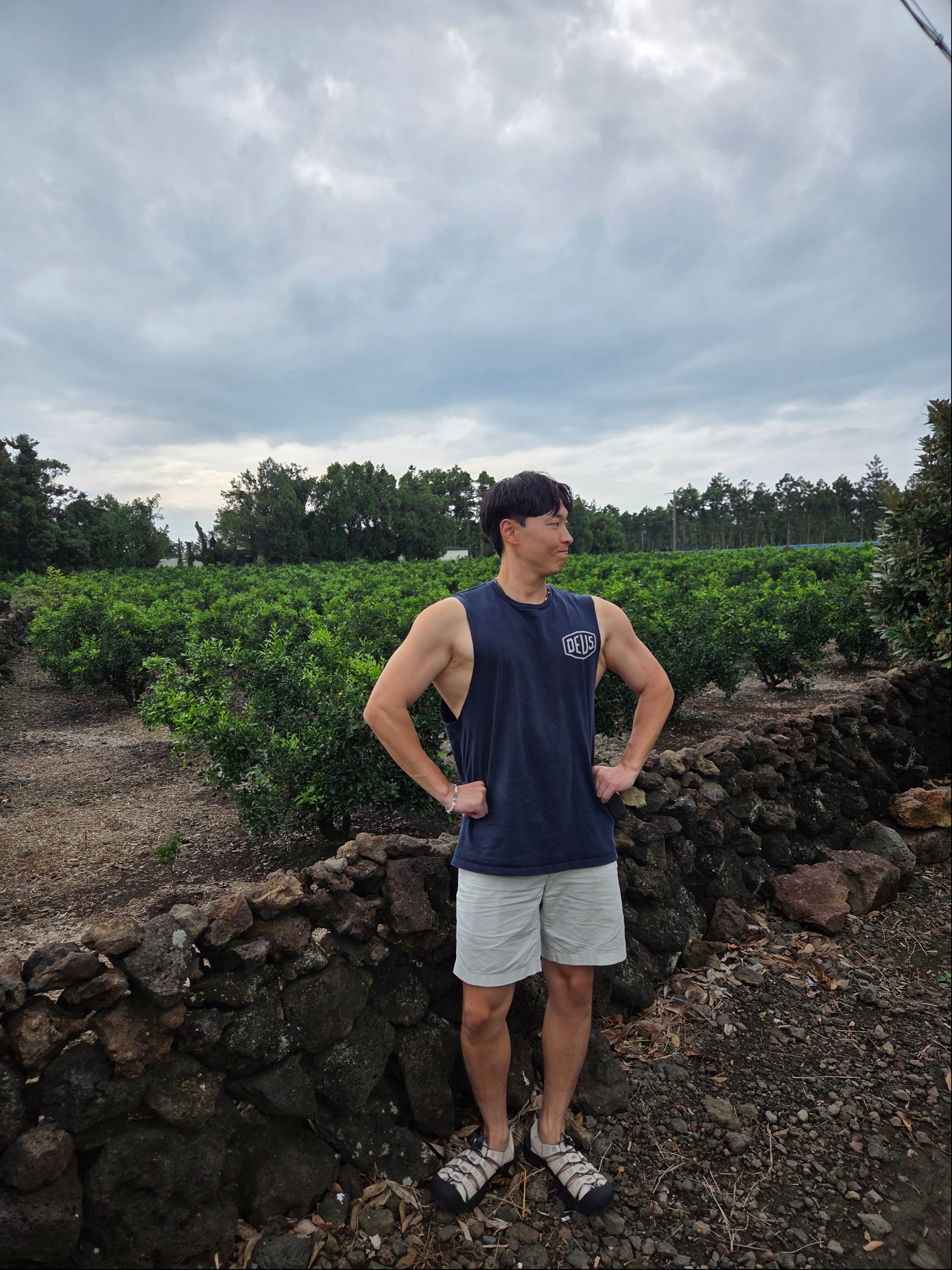 Deus Ex Machina Seoul Address T-Shirt Navy, Keen x Gramicci Newport Retro Natural Ponderosa Pine 착용 스타일 - 9