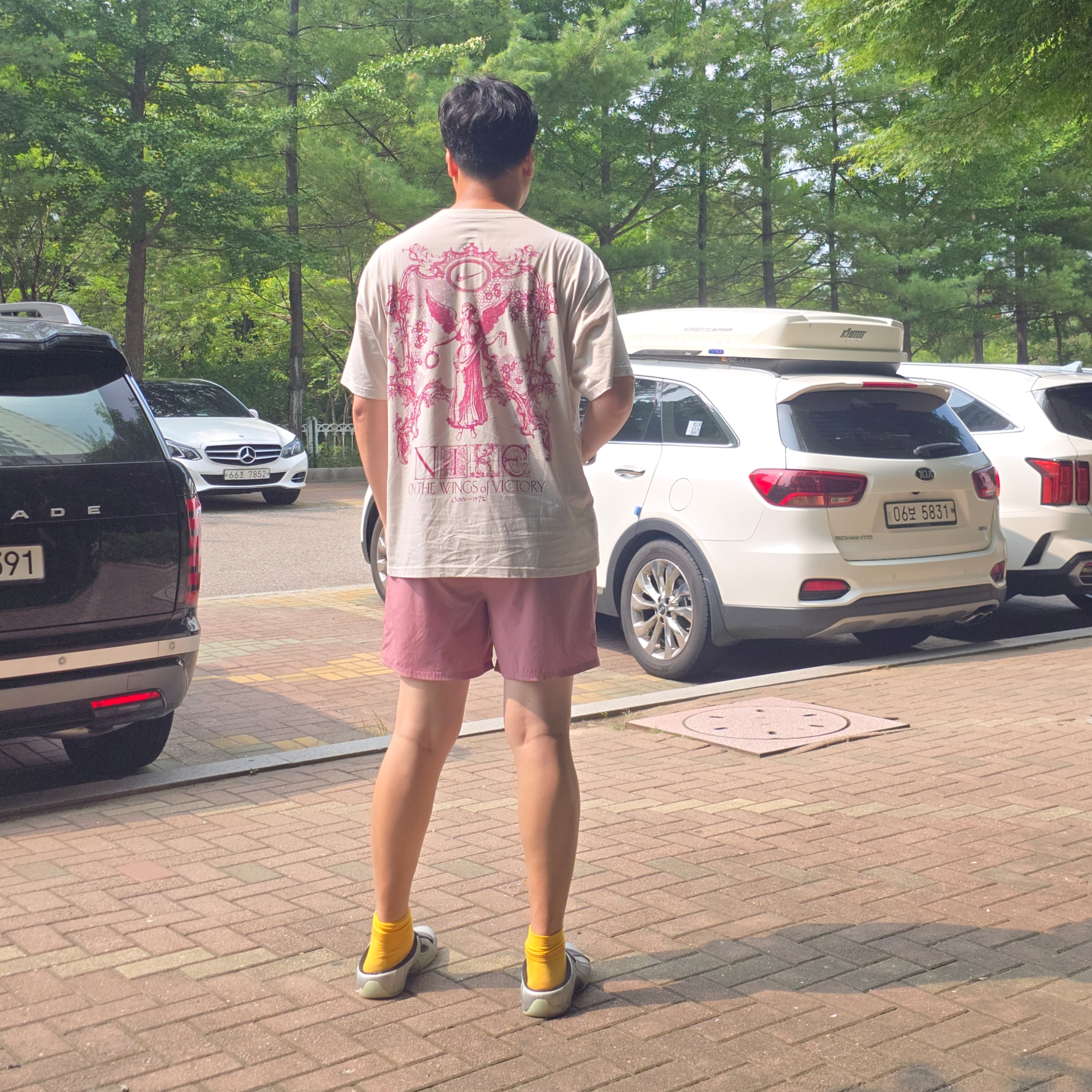 Nike NSW Max90 T-Shirt Light Orewood Brown - Asia, Nike Clogposite Chrome and Black 착용 스타일