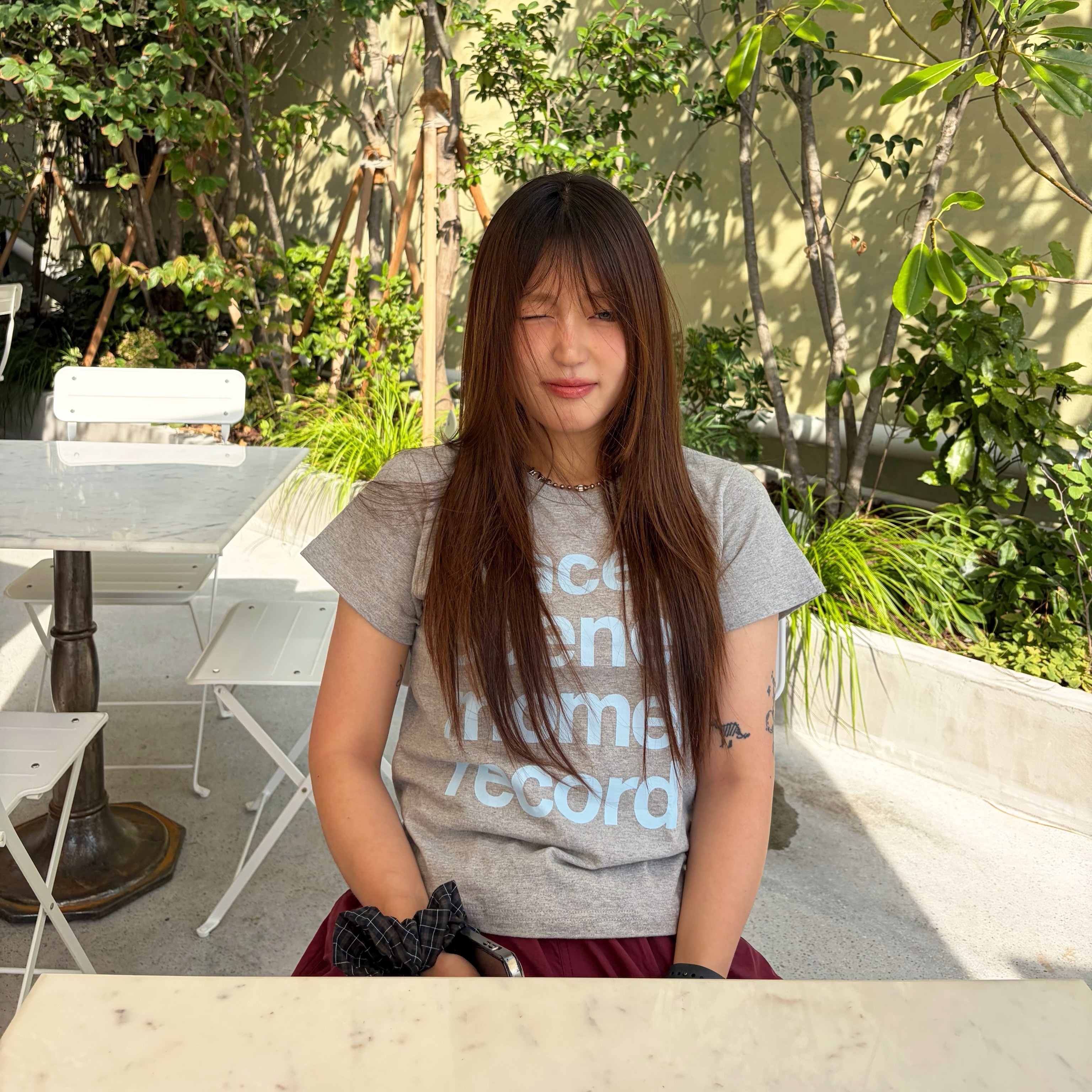 SLOW RECORD HOUSE Archive Typo T-Shirt Grey 착용 스타일 - 6