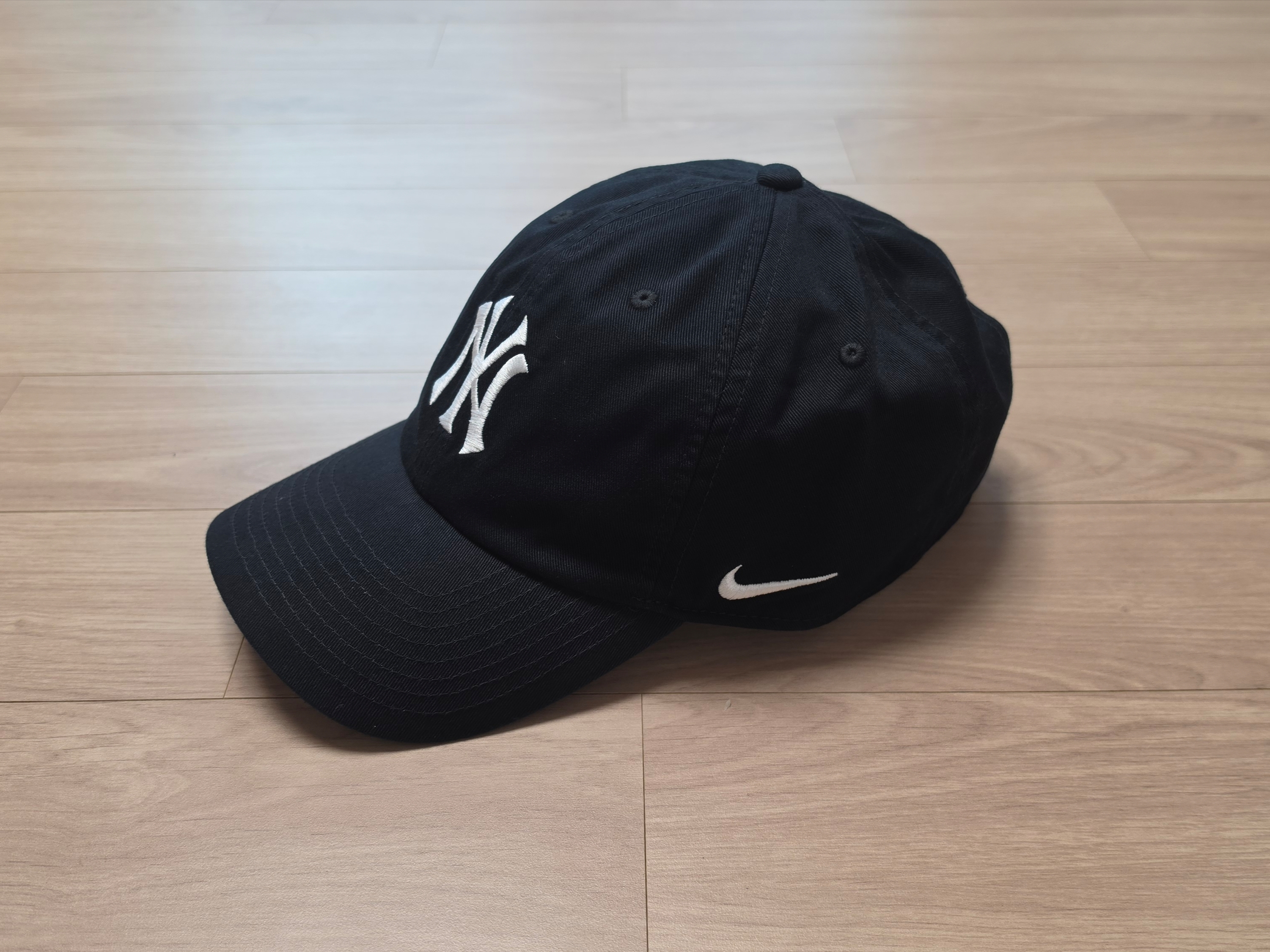 Nike New York Yankees Club Adjustable Hat Black 착용 스타일 - 2