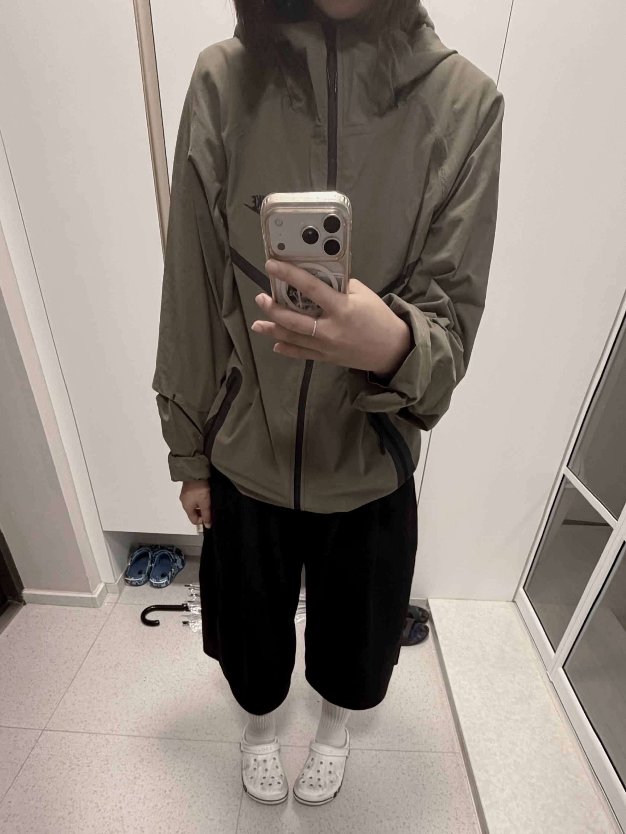 Nike Tech Windrunner Woven Full Zip Jacket Medium Olive Black - US/EU 착용 스타일