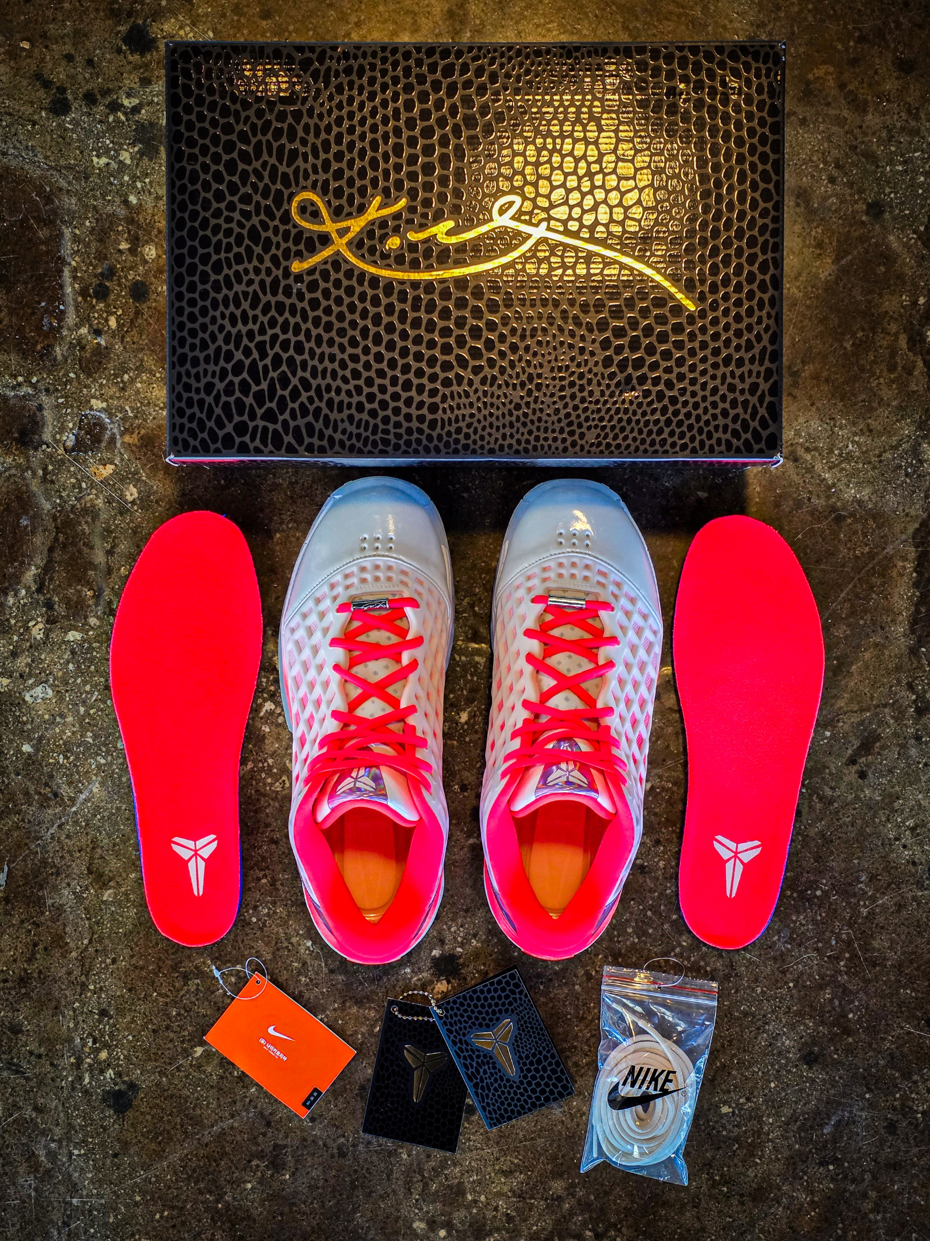 Nike Kobe 3 Low Protro Sail and Hot Punch 착용 스타일 - 3
