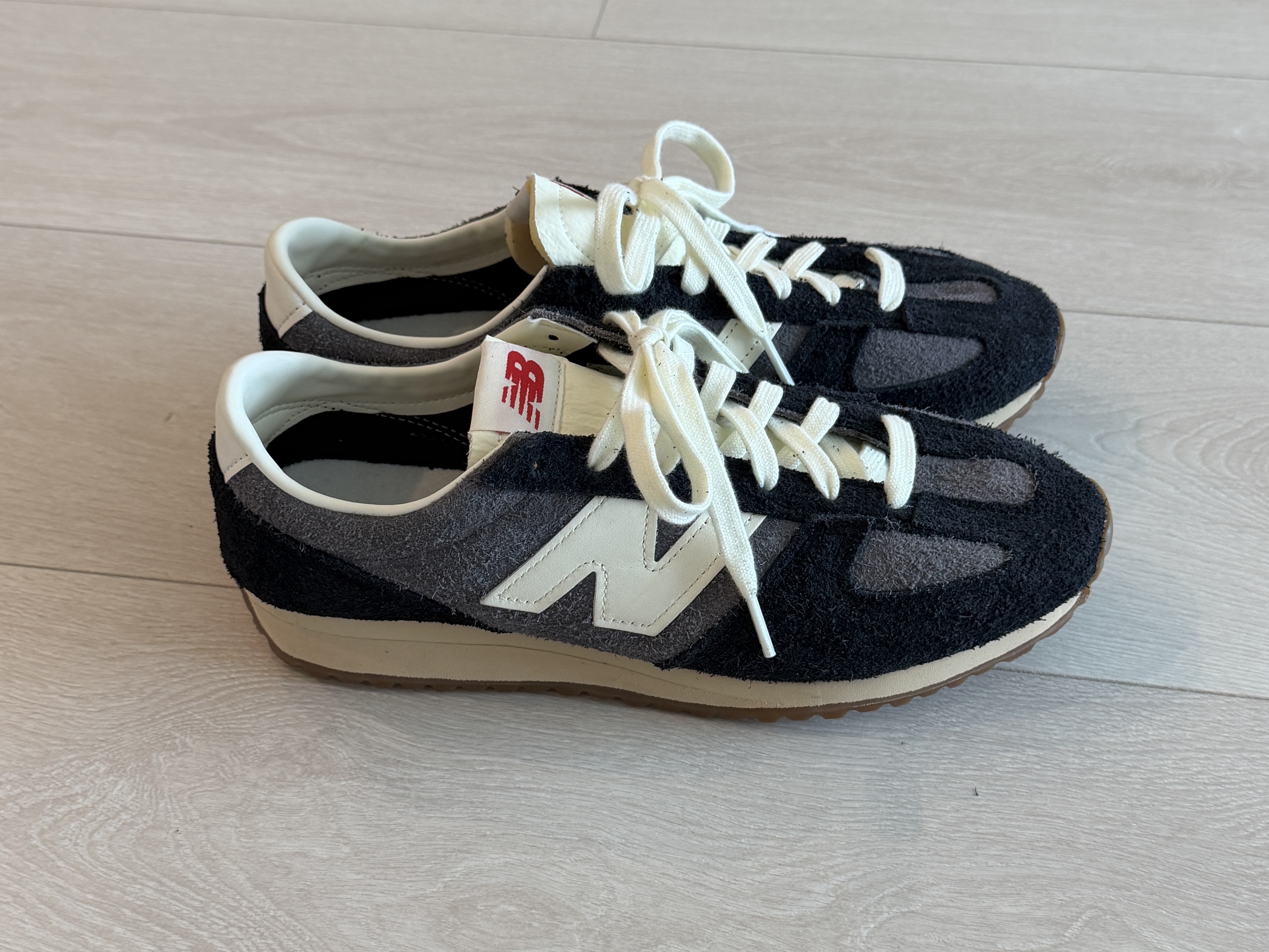 New Balance 471 Castlerock Black 착용 스타일