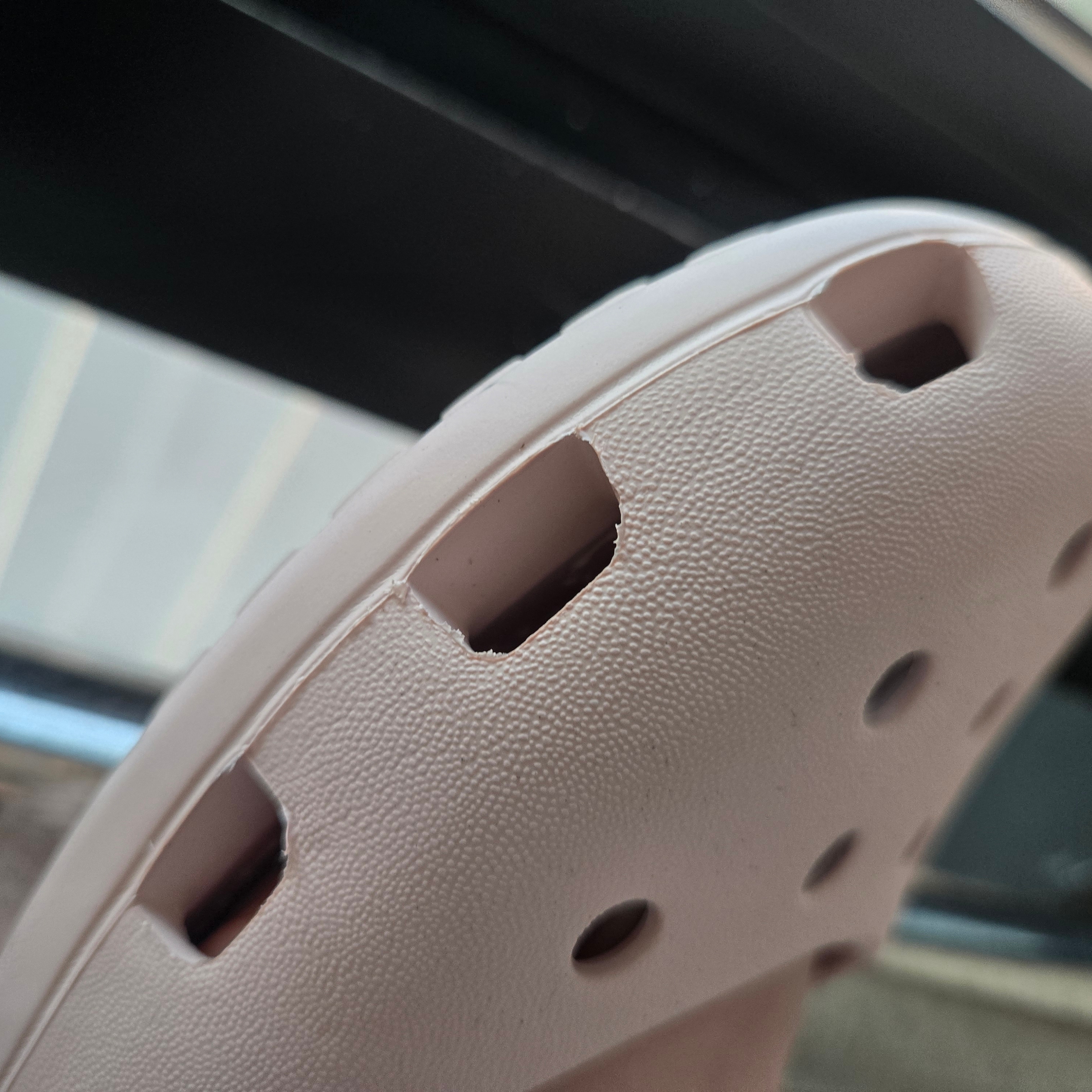 (W) Crocs Classic Ballet Quartz 착용 스타일 - 2