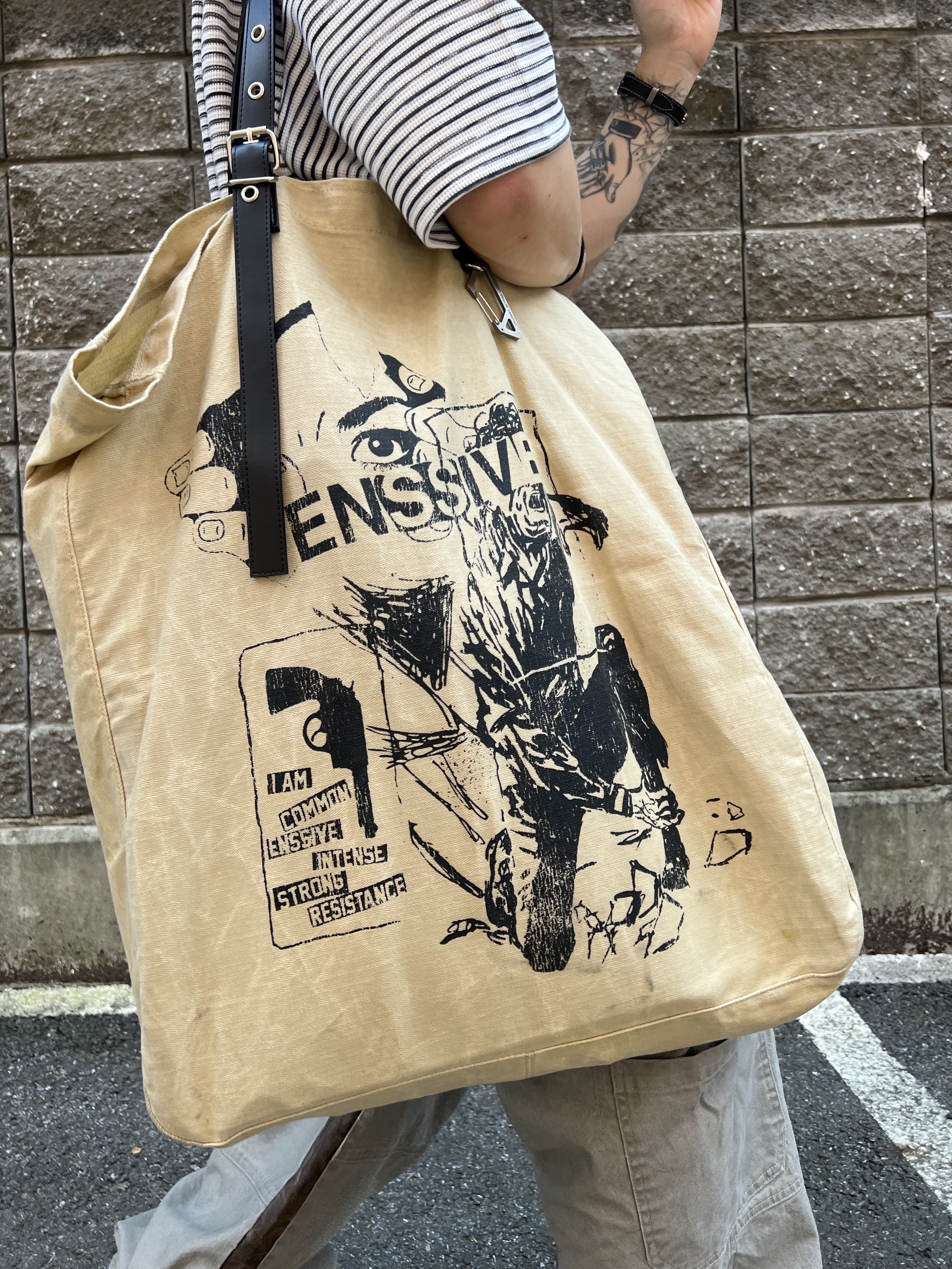 AX CONNECTION Destroyed Connector Embroidered Cap Black, Maison Mihara Yasuhiro Blakey OG Sole Canvas Low-top Sneakers Black White 착용 스타일 - 9