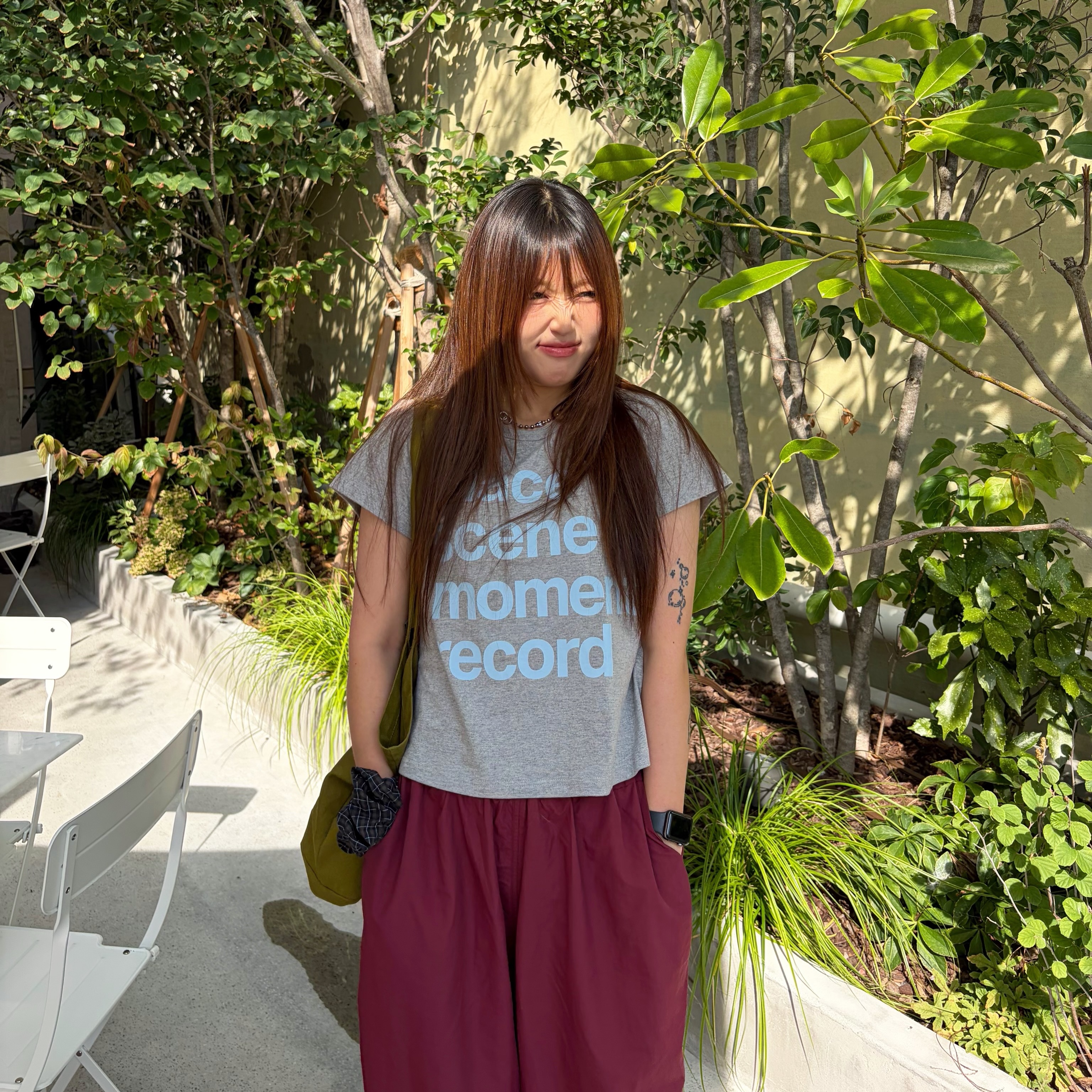 SLOW RECORD HOUSE Archive Typo T-Shirt Grey 착용 스타일 - 2