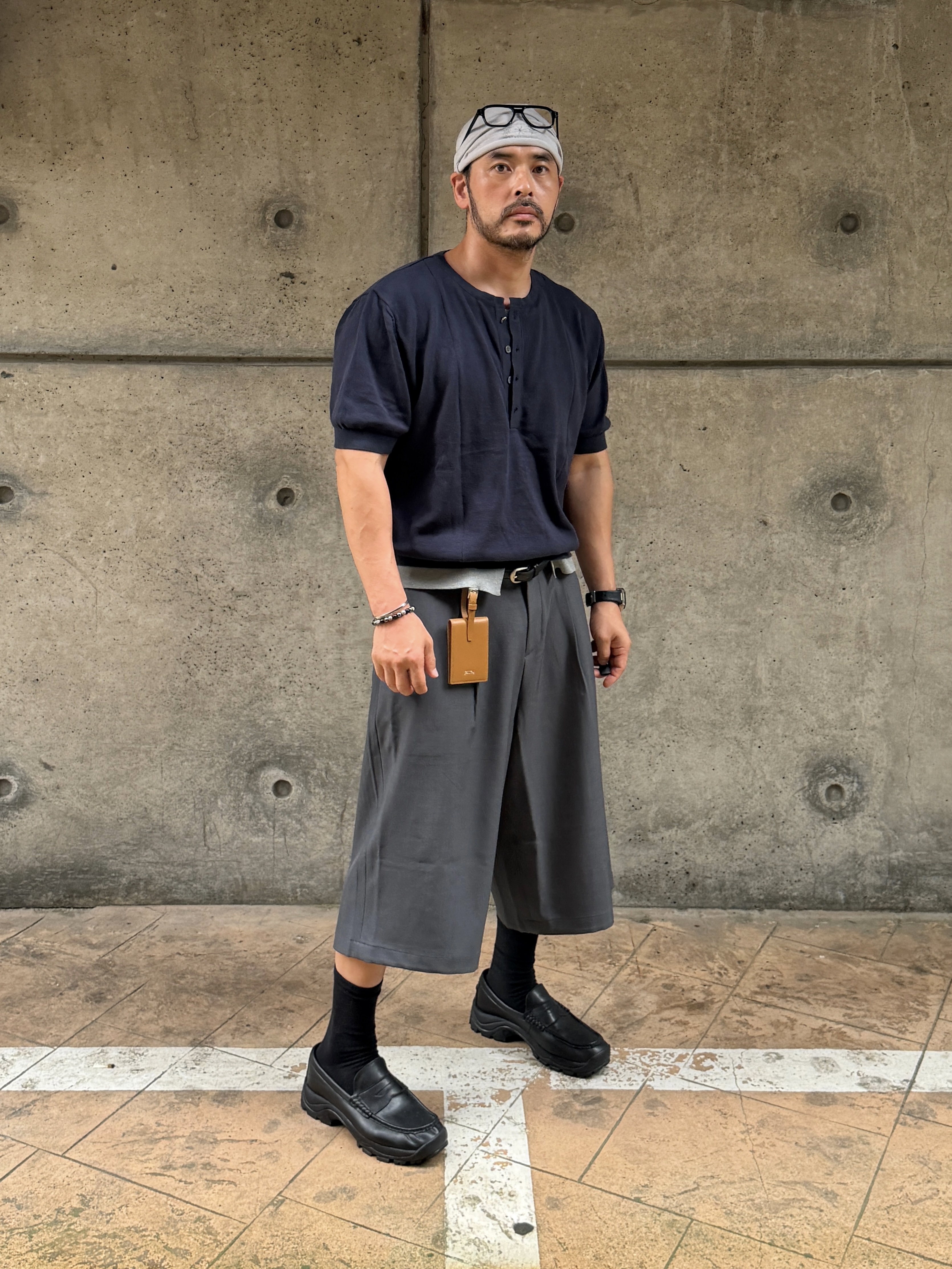 Yase Crush Horsehide Derby Black 착용 스타일 - 4