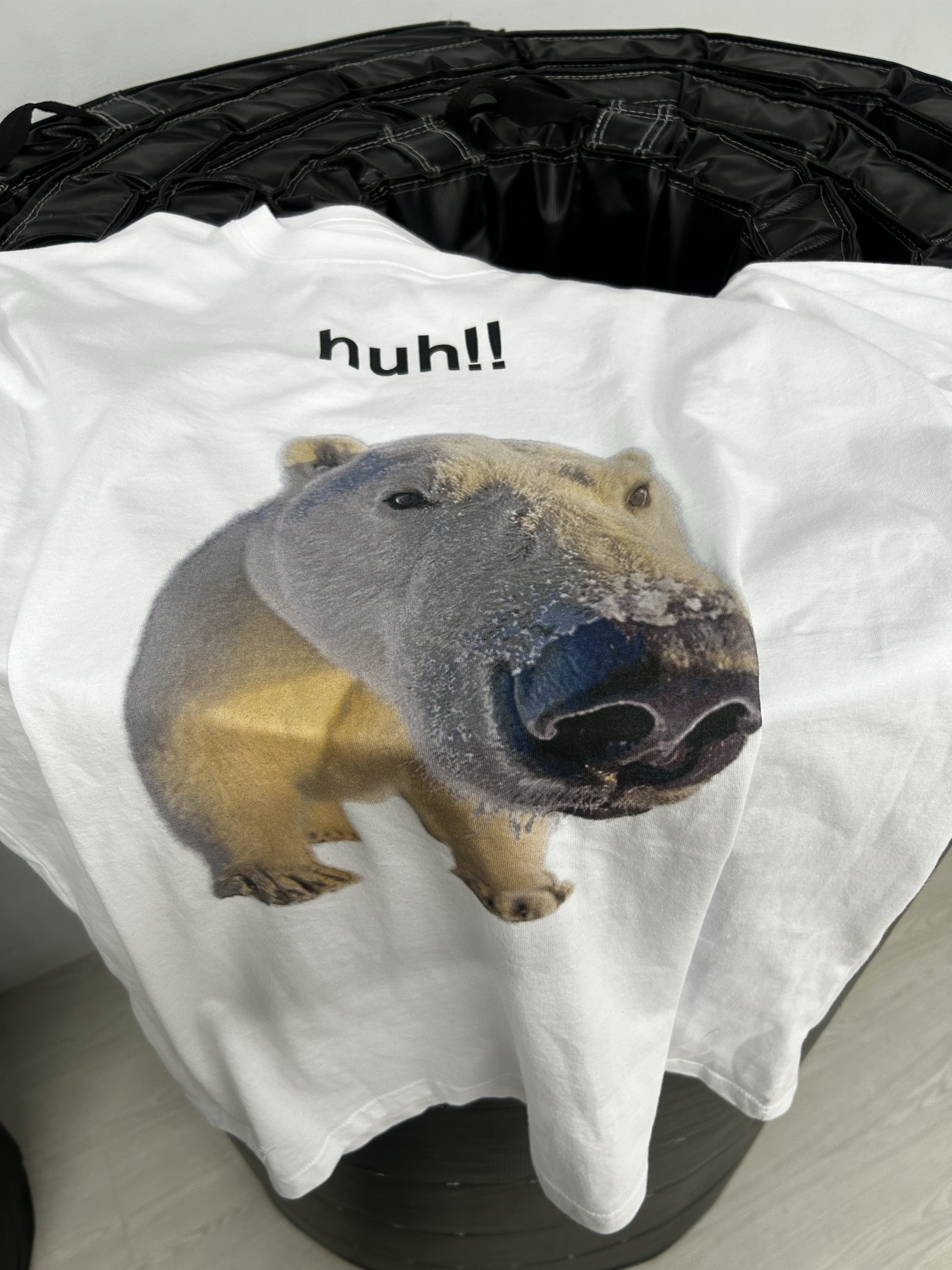 Suade Huh Tee White 착용 스타일 - 5