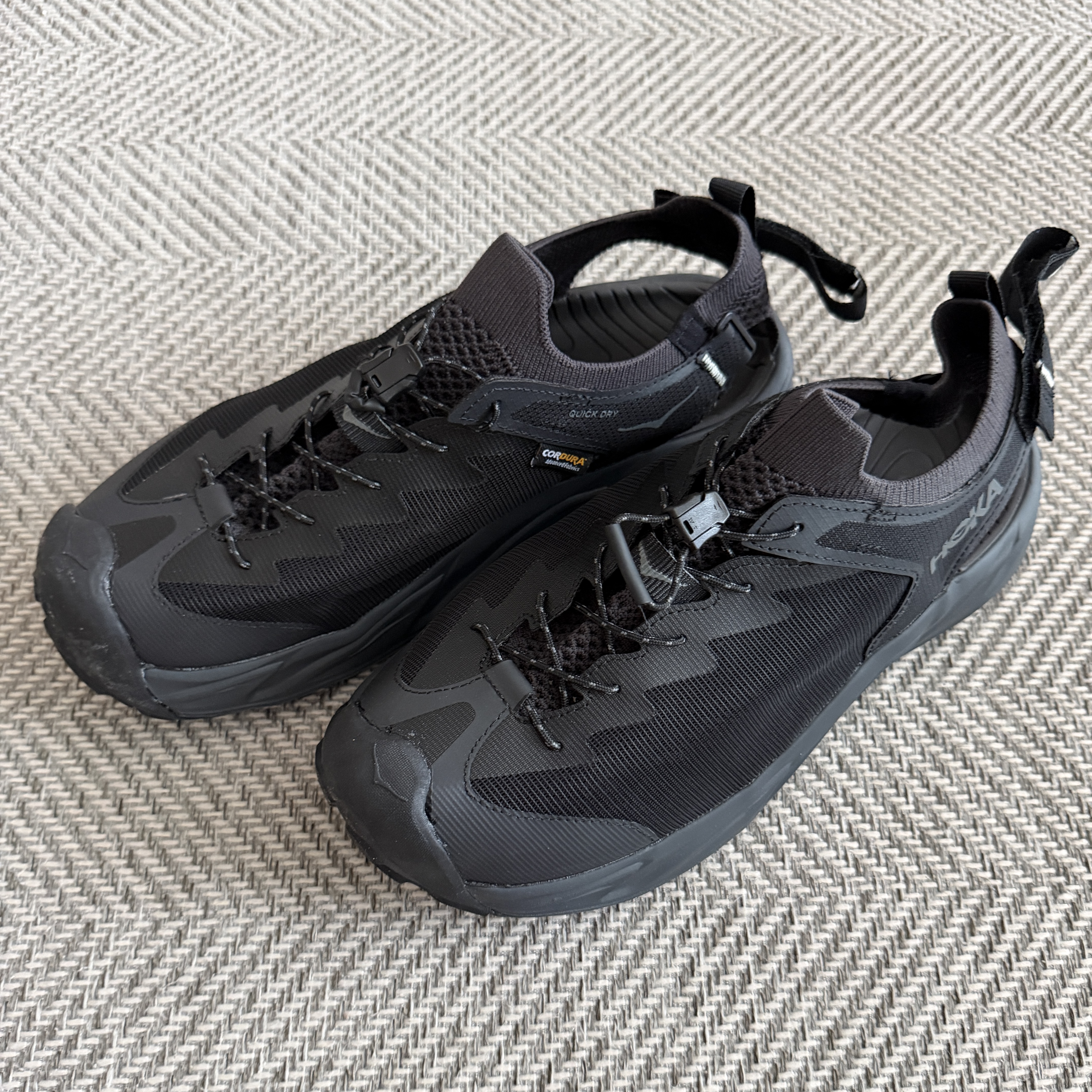 Hoka Hopara 2 Black 착용 스타일