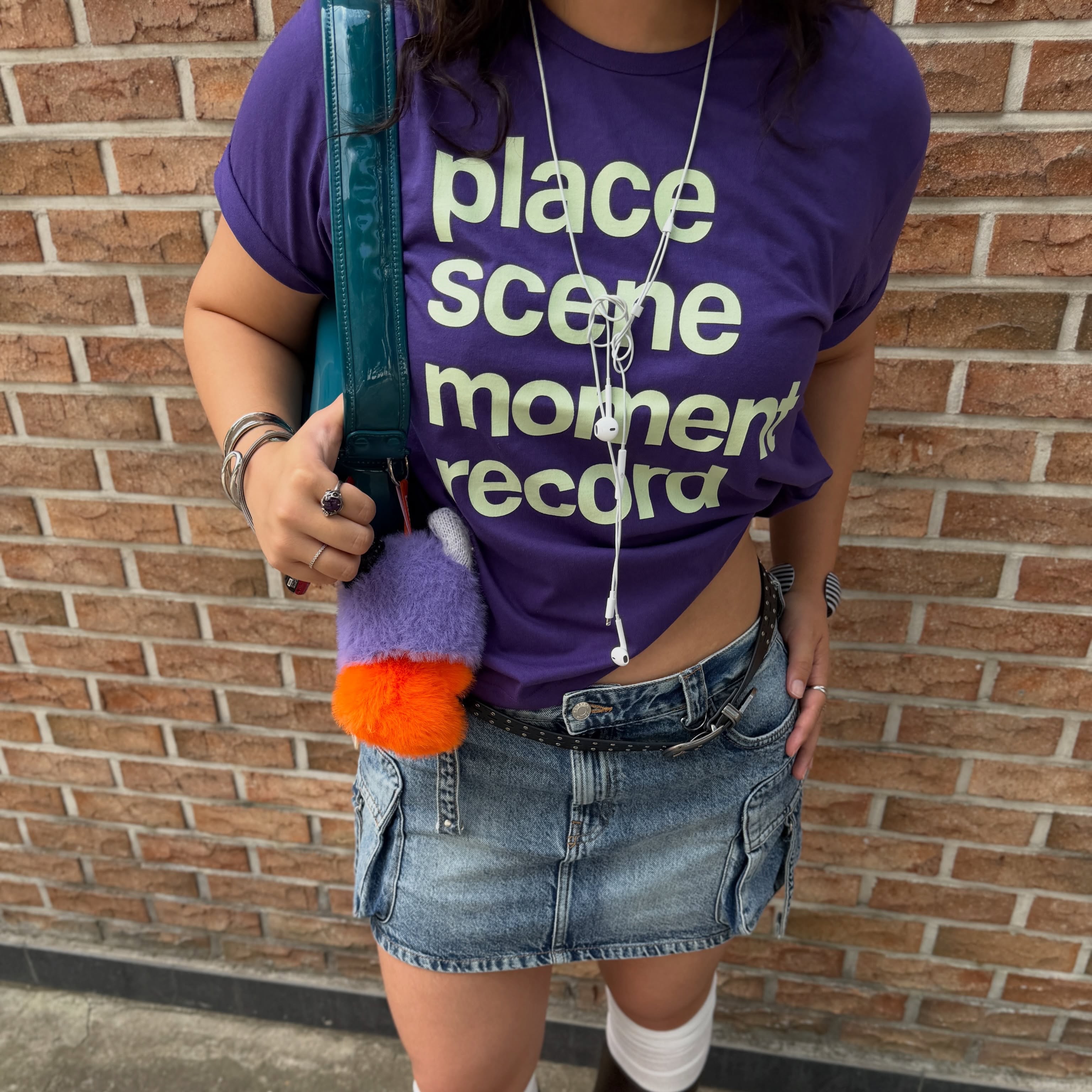 SLOW RECORD HOUSE Archive Typo T-Shirt Purple 착용 스타일 - 2