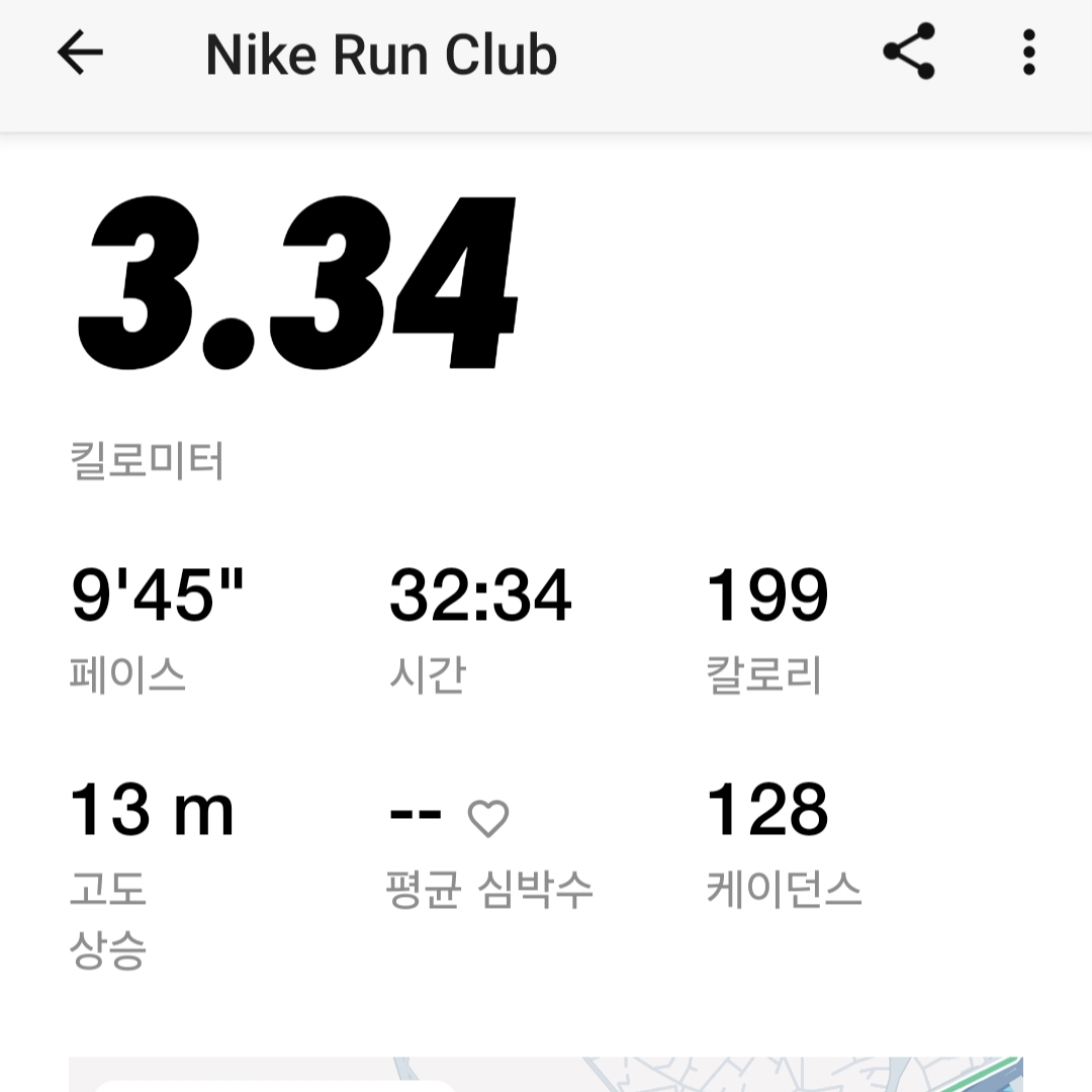 Nike Dri-Fit Fly Unstructured Swoosh Cap White Anthracite, (W) Nike Swift Breathe Dri-Fit Mid Rise 2.5 Inch Brief Lined Running Shorts Black White - US/EU 착용 스타일 - 4
