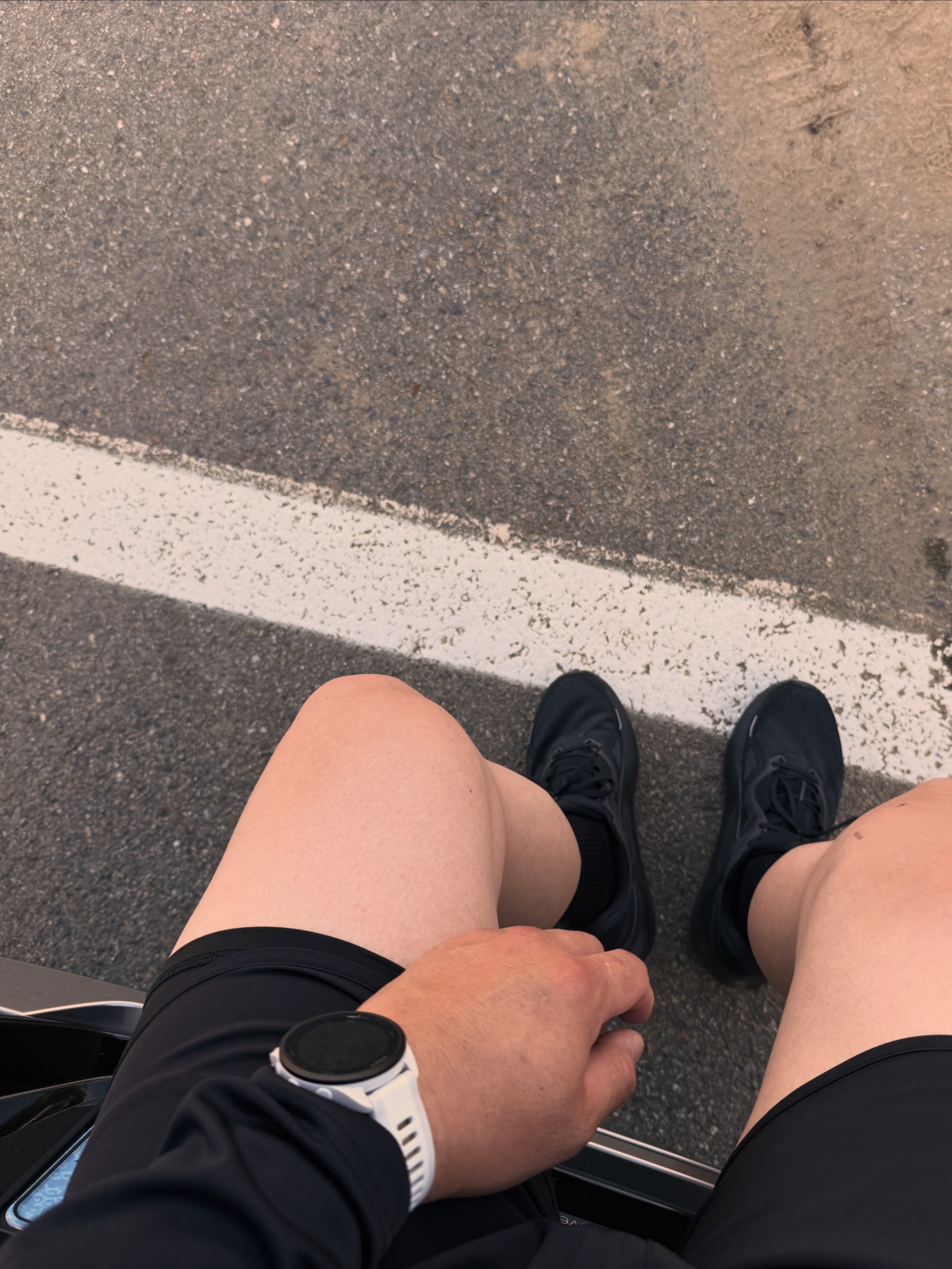 [10% 적립] Garmin Forerunner 165 GPS Mist Gray White Stone, Nike Structure 26 Black Iron Grey 착용 스타일 - 4