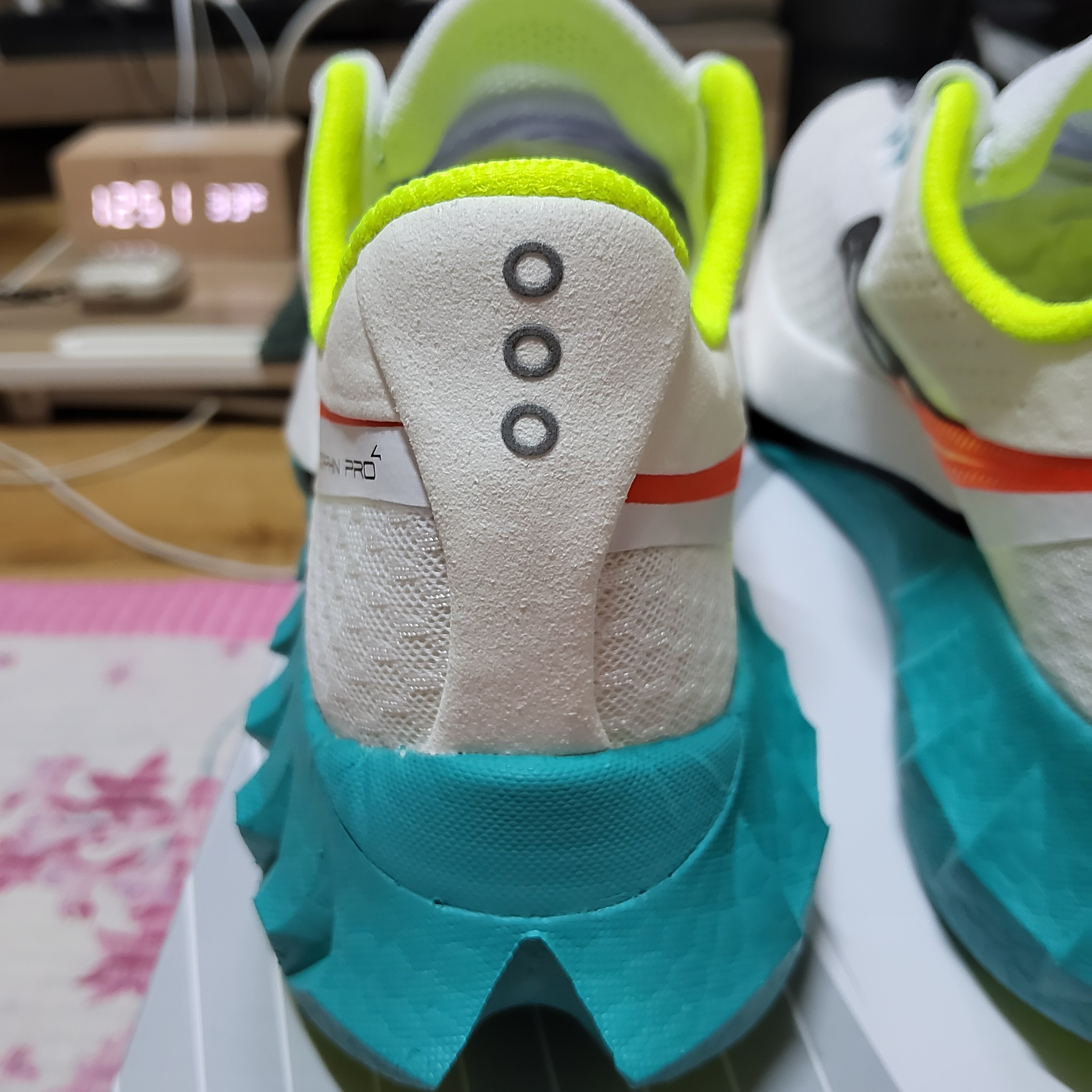 Saucony Endorphin Pro 4 White Mutant 착용 스타일 - 7