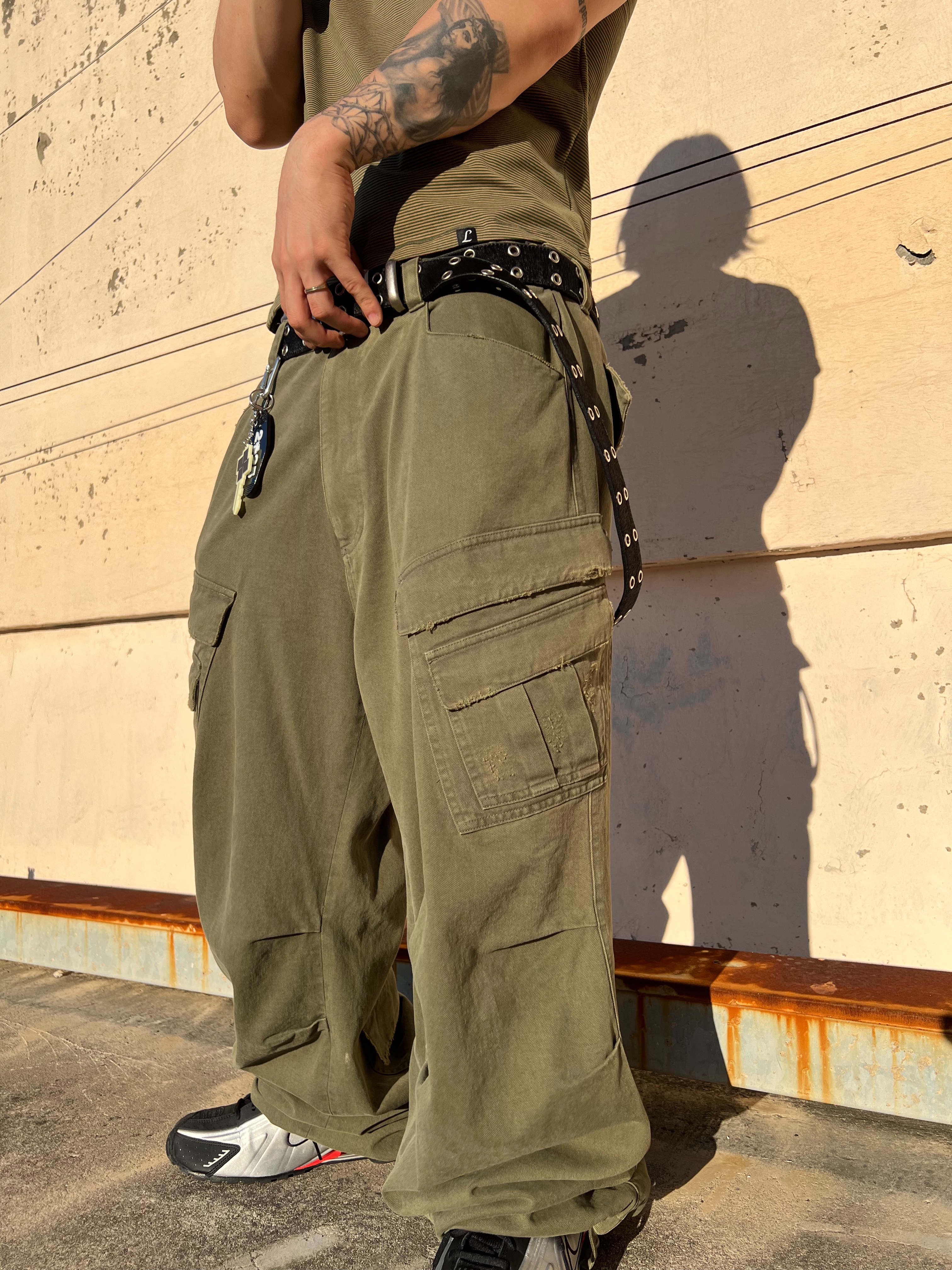 Kamien x MJD Double Hole Belt Black Shearling Calfskin, Nonnod Double Pocket Cargo Pants Vintage Khaki 착용 스타일 - 7