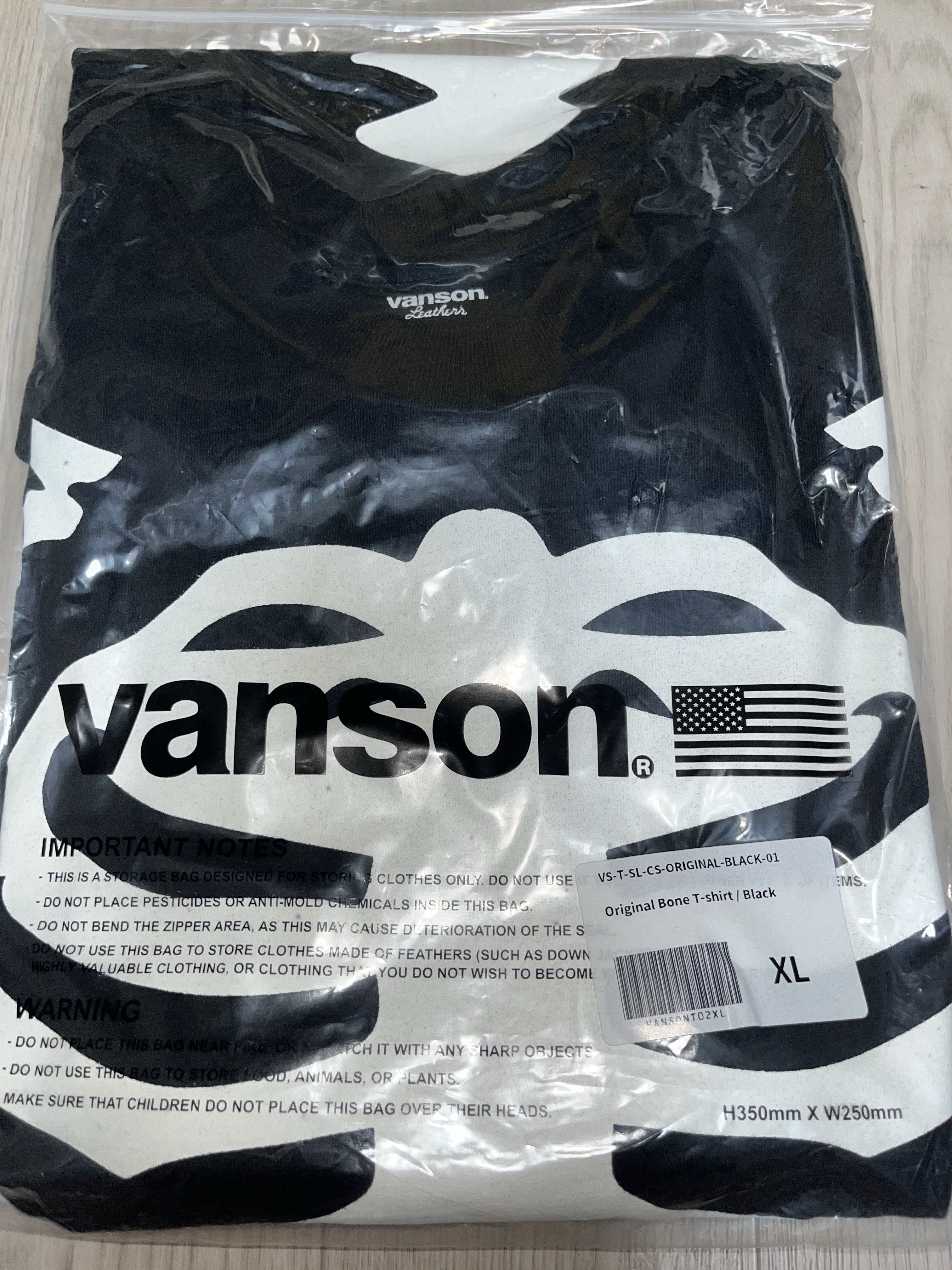 Vanson Leathers Original Bone T-shirt / Black 착용 스타일
