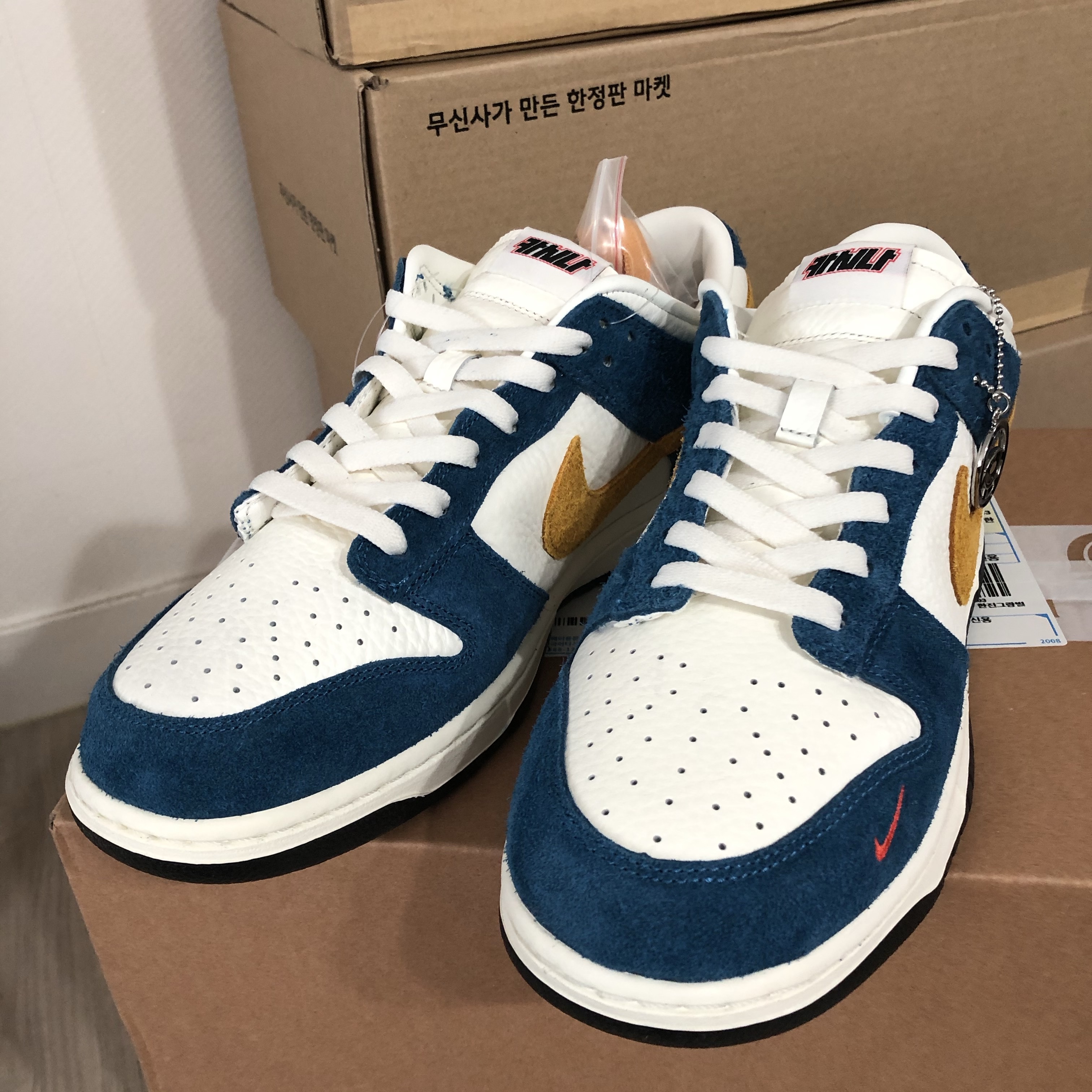 Nike x Kasina Dunk Low 80's Bus 착용 스타일