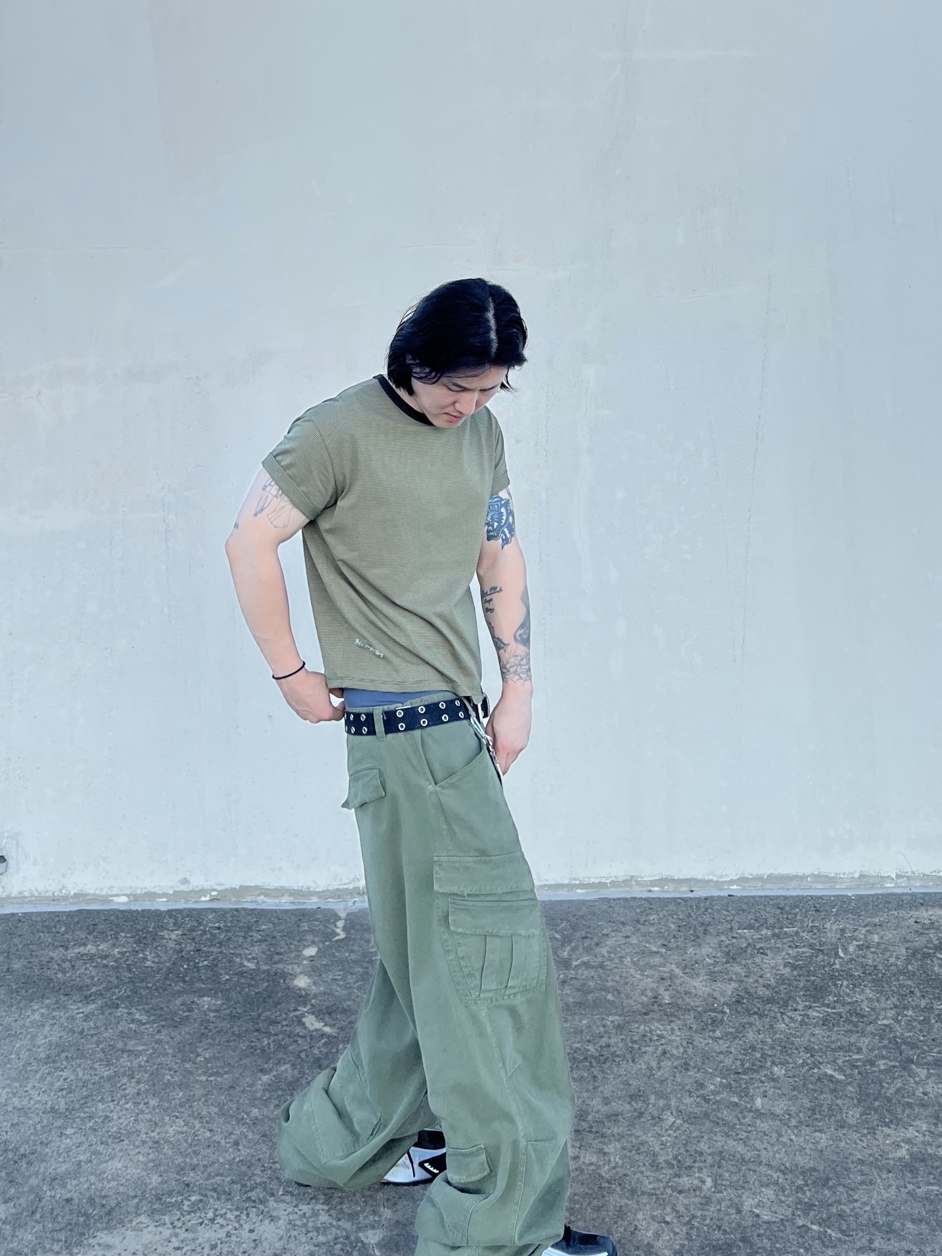 Kamien x MJD Double Hole Belt Black Shearling Calfskin, Nonnod Double Pocket Cargo Pants Vintage Khaki 착용 스타일 - 4
