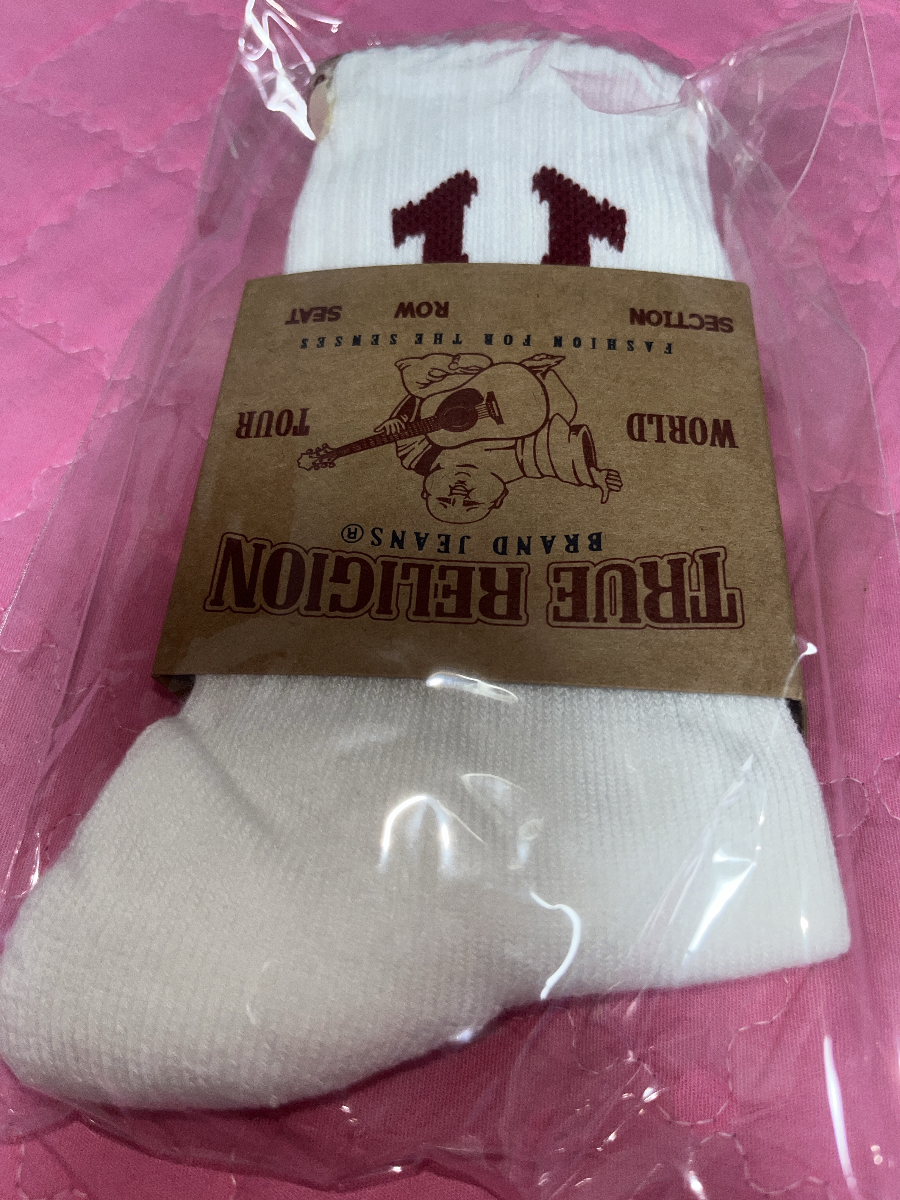 True Religion TR Symbol Socks 1Pcs White 착용 스타일